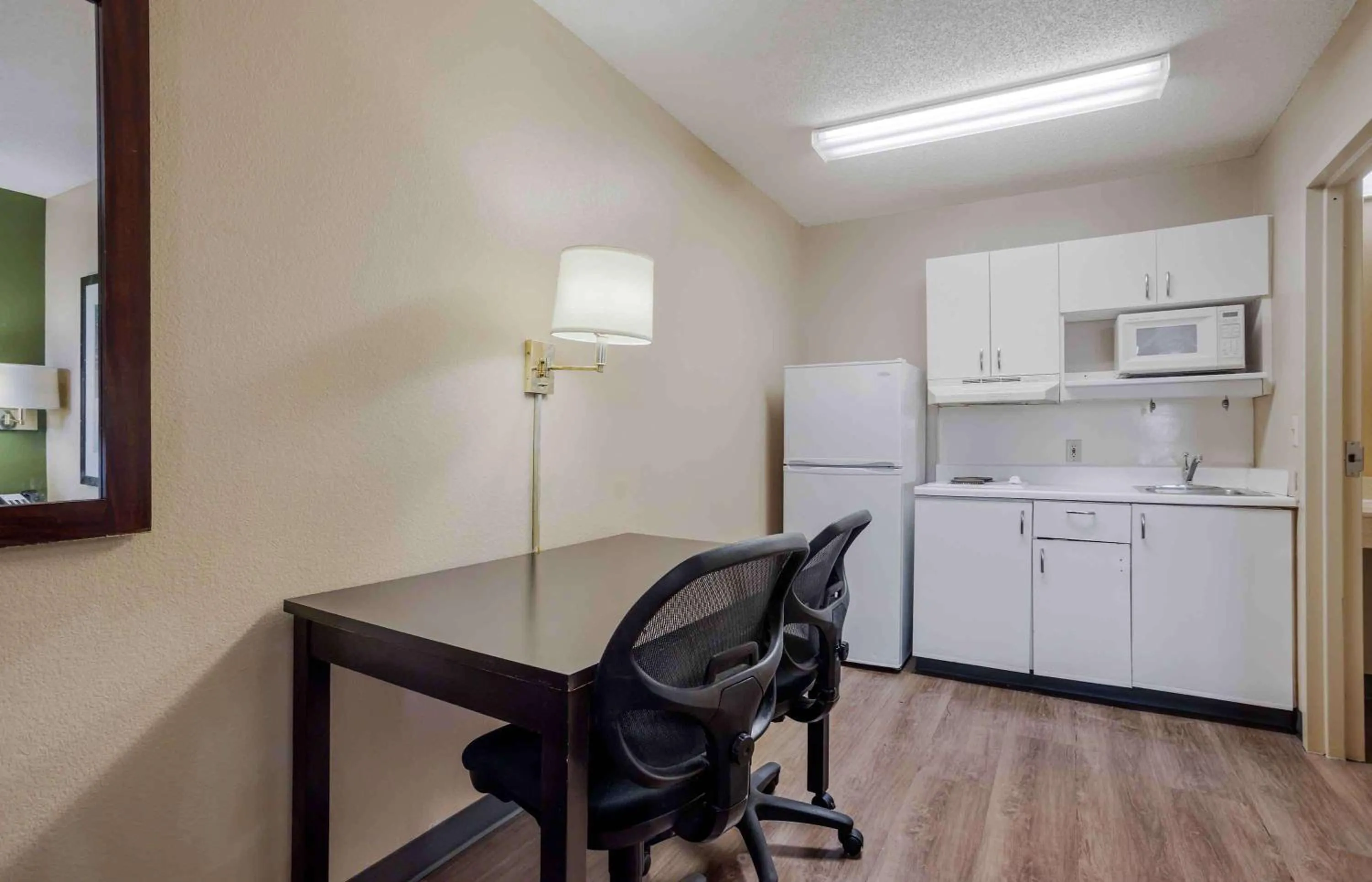 Bedroom, Kitchen/Kitchenette in Extended Stay America Suites - Little Rock - Financial Centre Parkway
