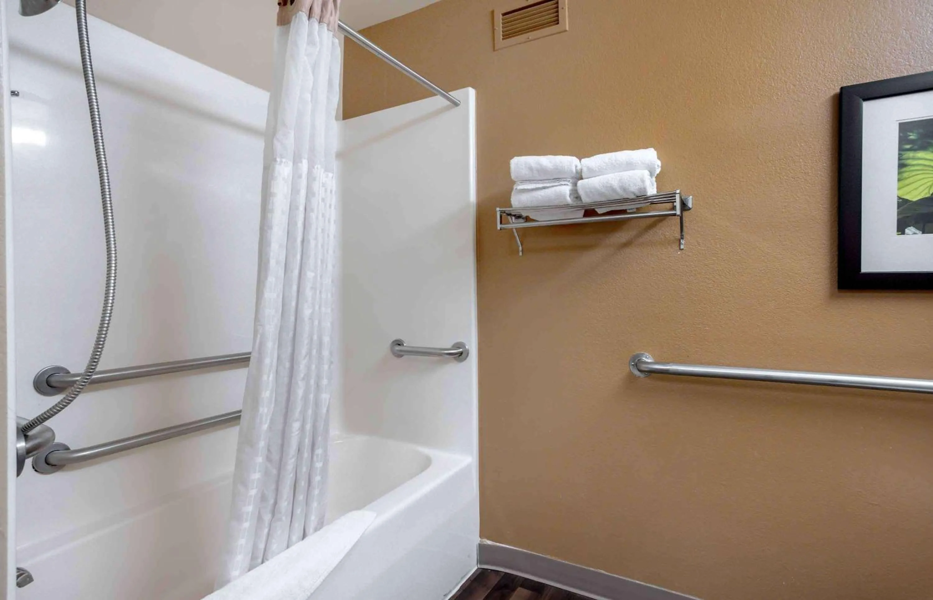 Bathroom in Extended Stay America Suites - Little Rock - Financial Centre Parkway