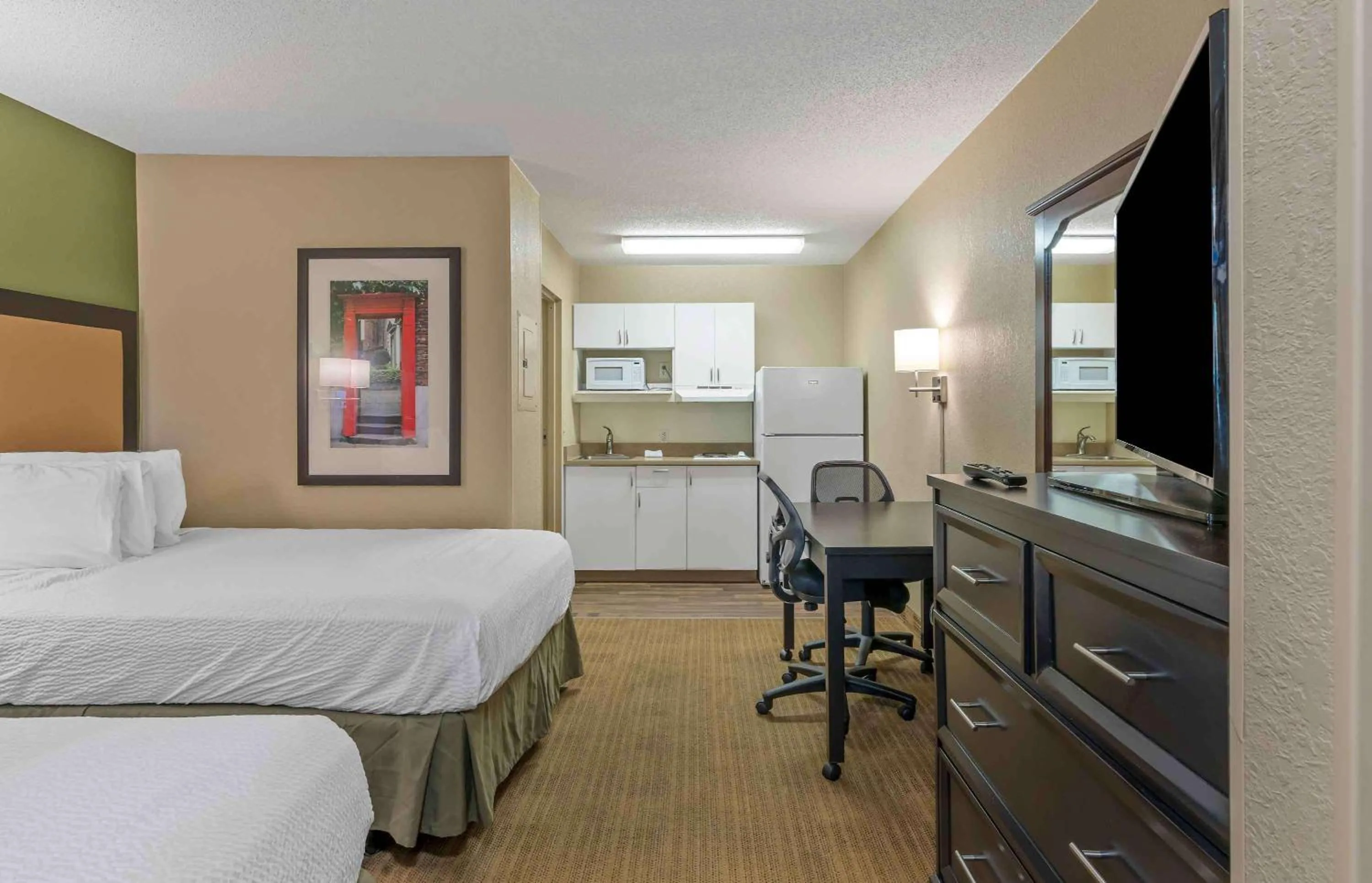 Bedroom, Bed in Extended Stay America Suites - Louisville - Dutchman