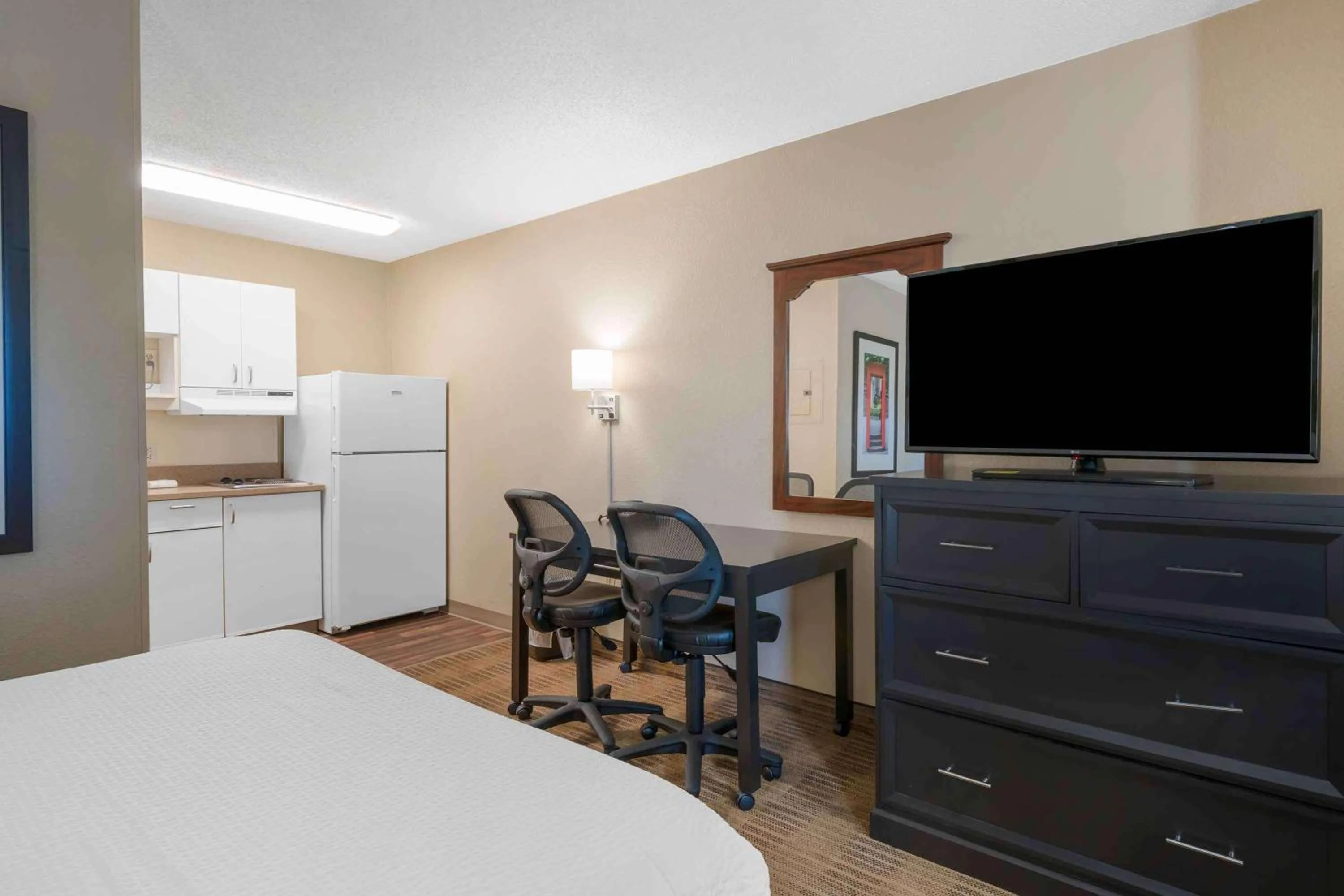 Bedroom, Bed in Extended Stay America Suites - Louisville - Dutchman