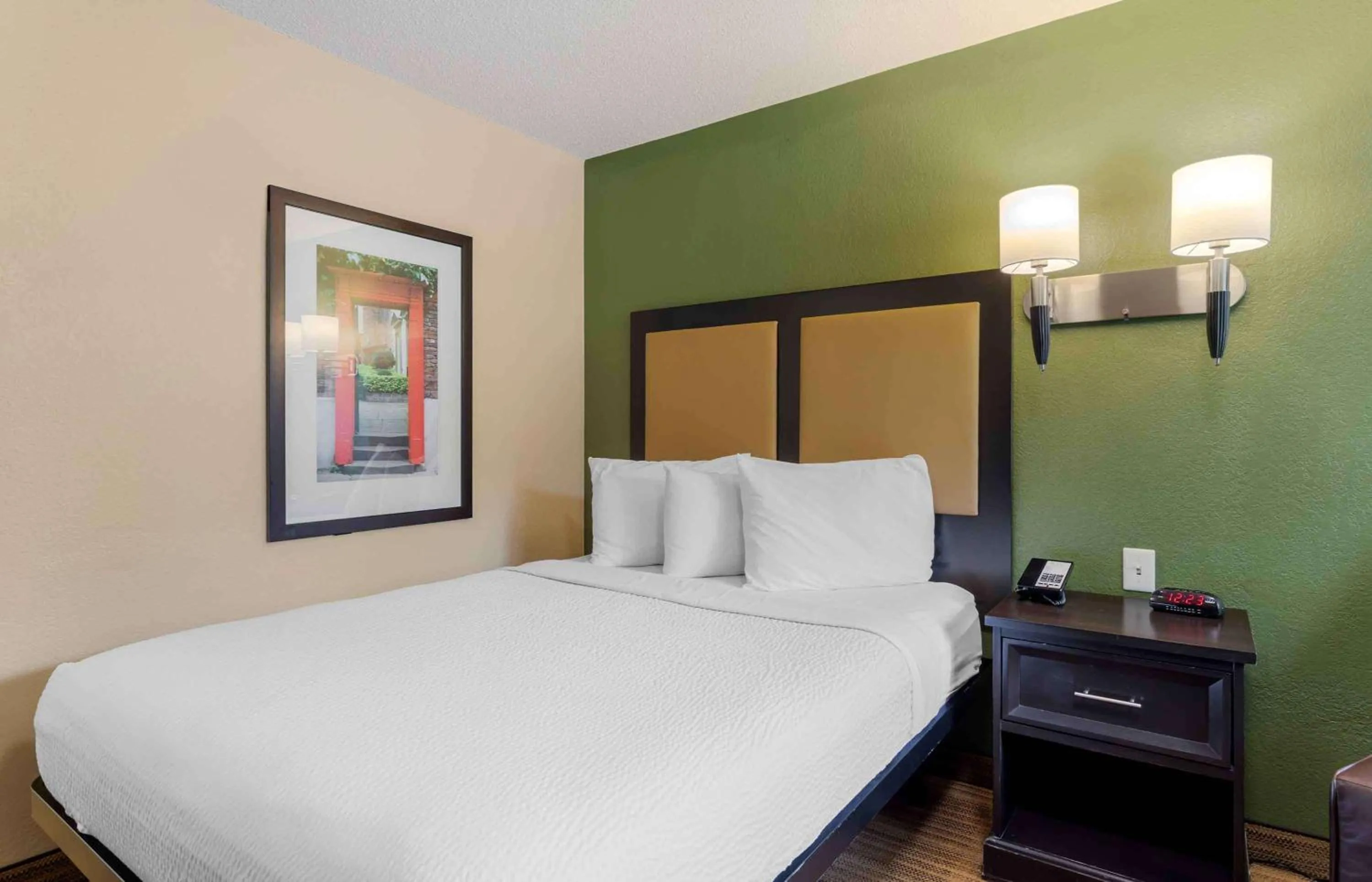 Bedroom, Bed in Extended Stay America Select Suites - Chattanooga - Airport