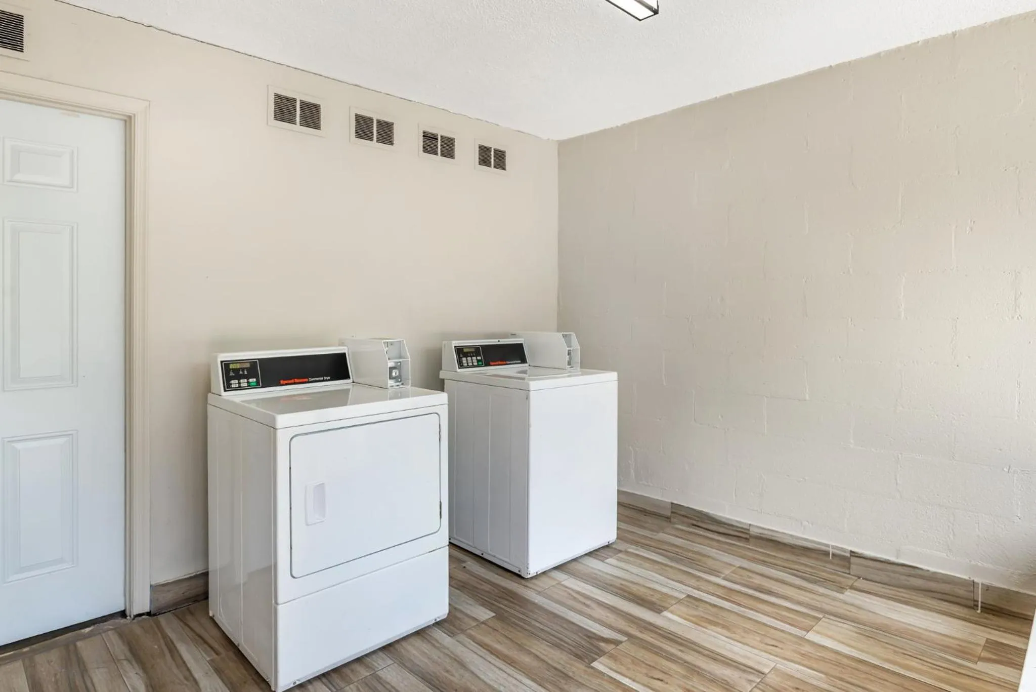 laundry in Red Roof Inn Richmond, VA