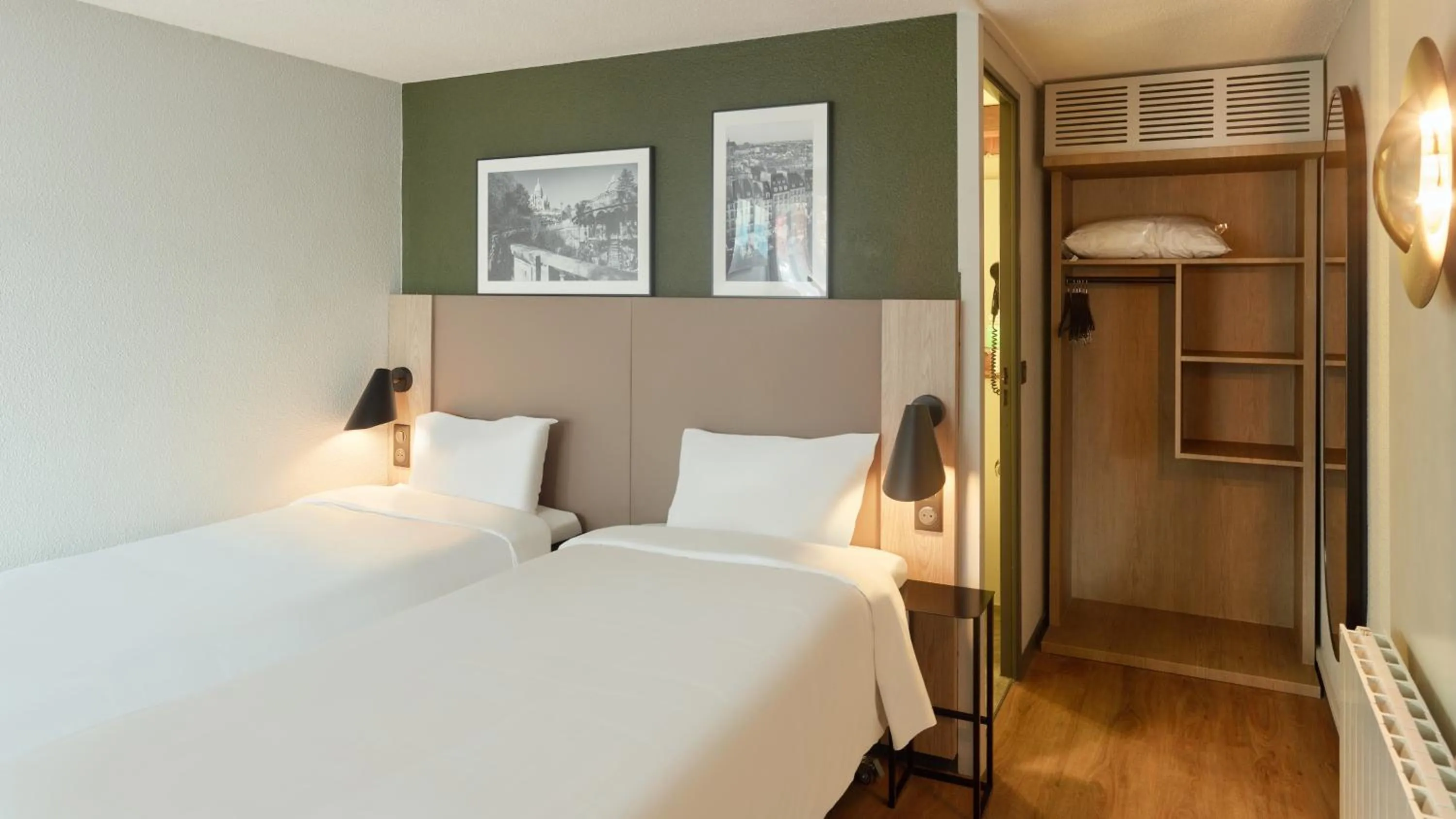 Bed in Campanile NATURE - Marne La Vallée - Chelles