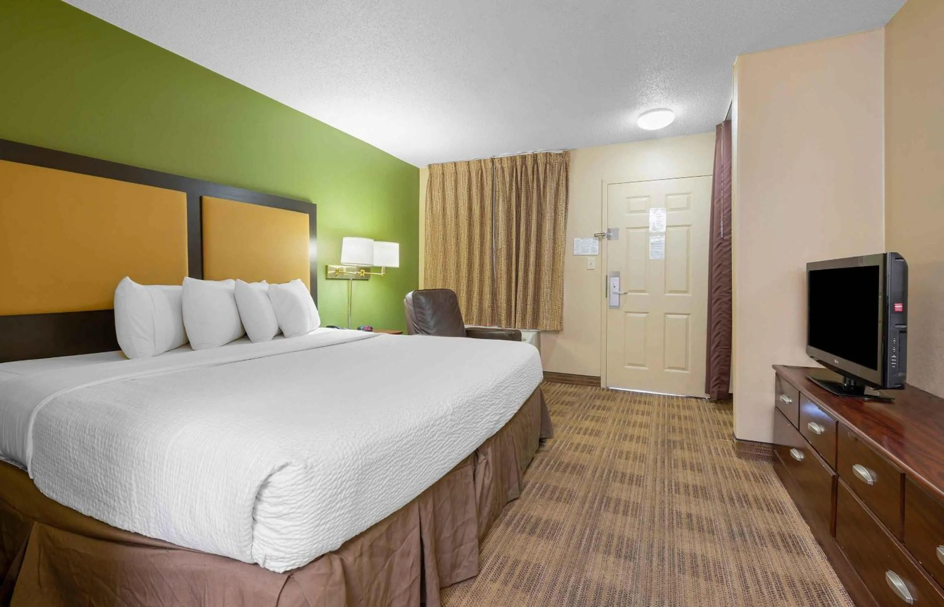 Bedroom, Bed in Extended Stay America Select Suites - Denver - Lakewood South