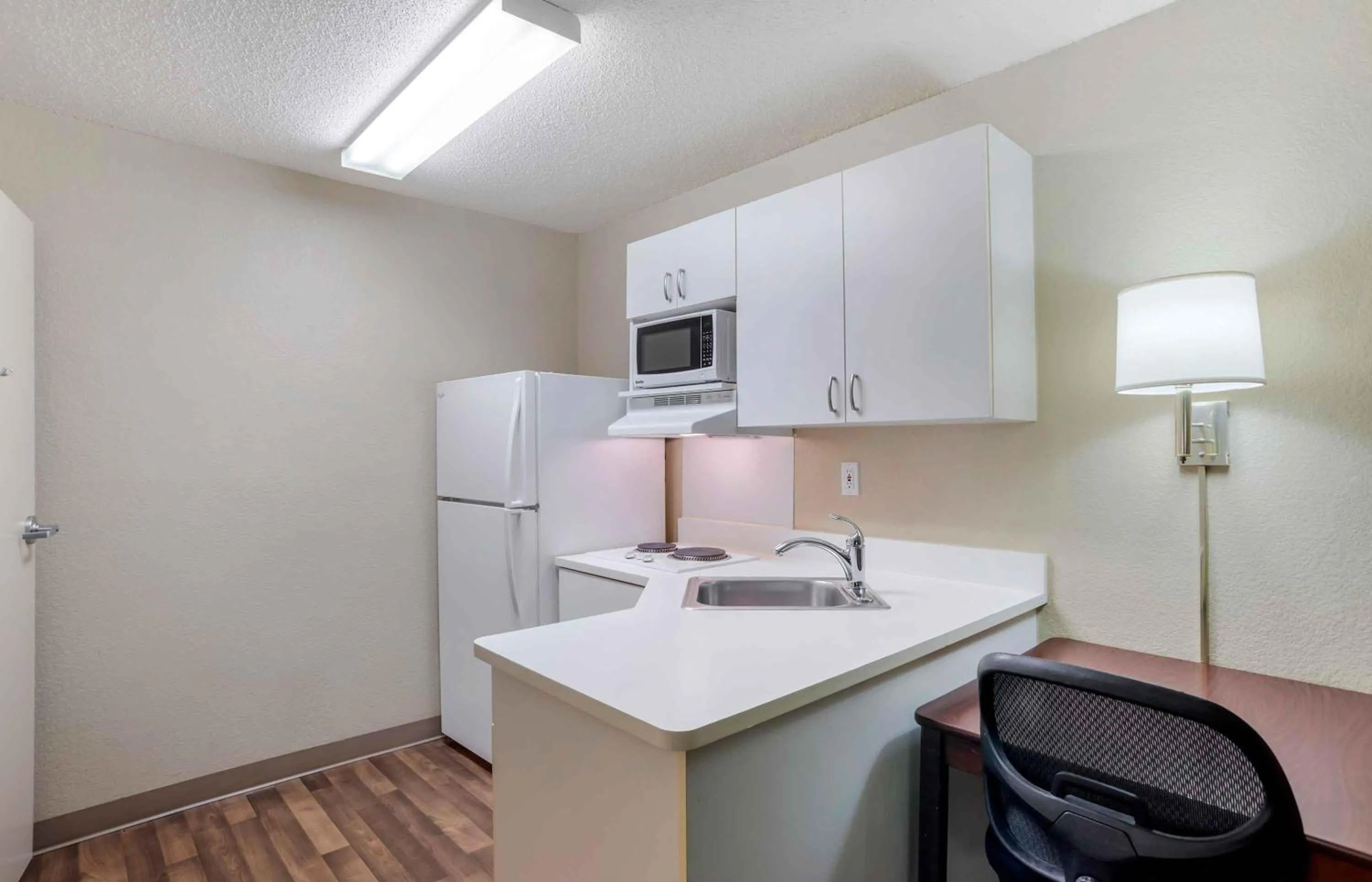 Kitchen or kitchenette in Extended Stay America Select Suites - Denver - Lakewood South
