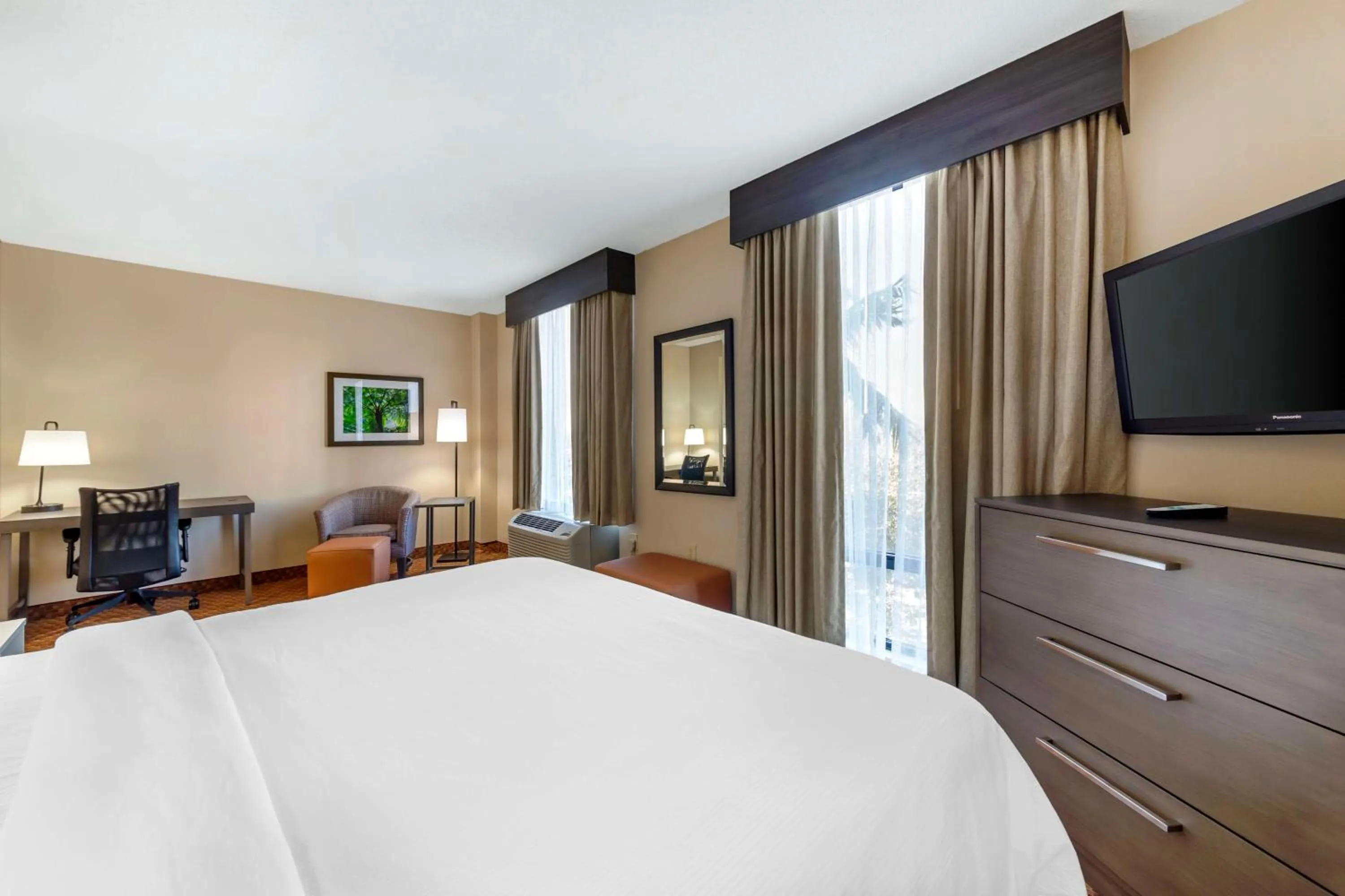 Bedroom, Bed in Best Western Plus Kendall Hotel & Suites