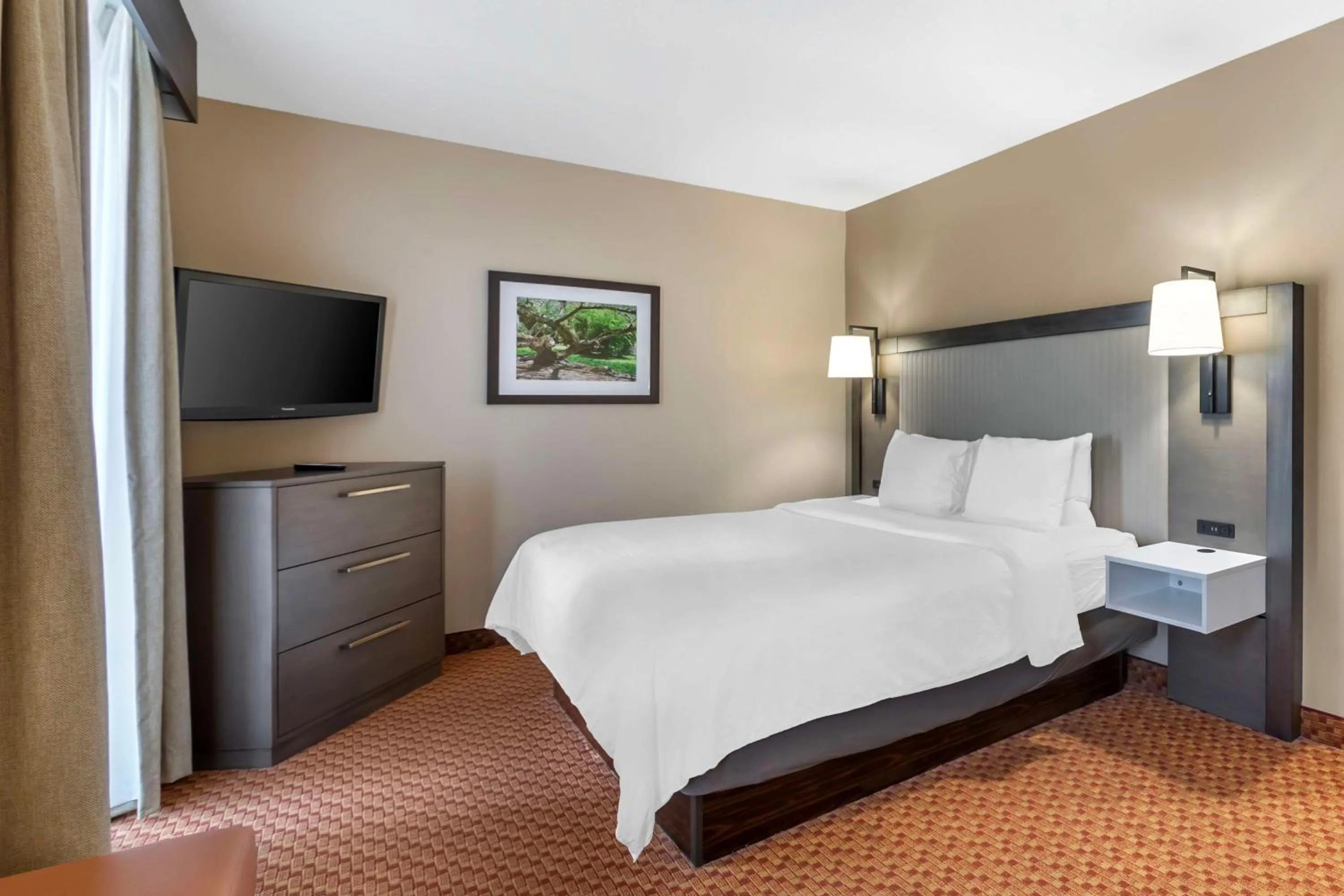 Bedroom, Bed in Best Western Plus Kendall Hotel & Suites