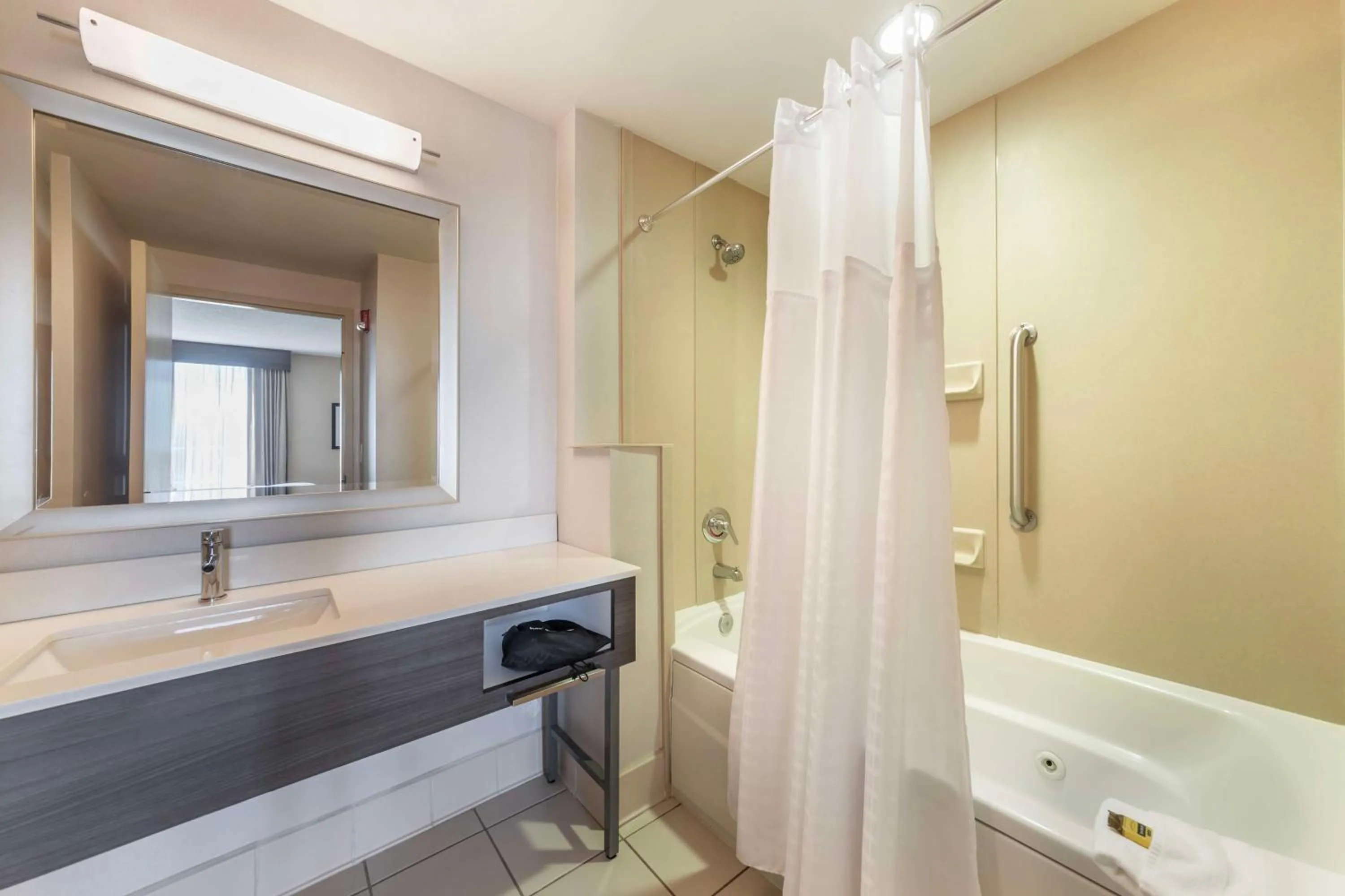 Bathroom in Best Western Plus Kendall Hotel & Suites