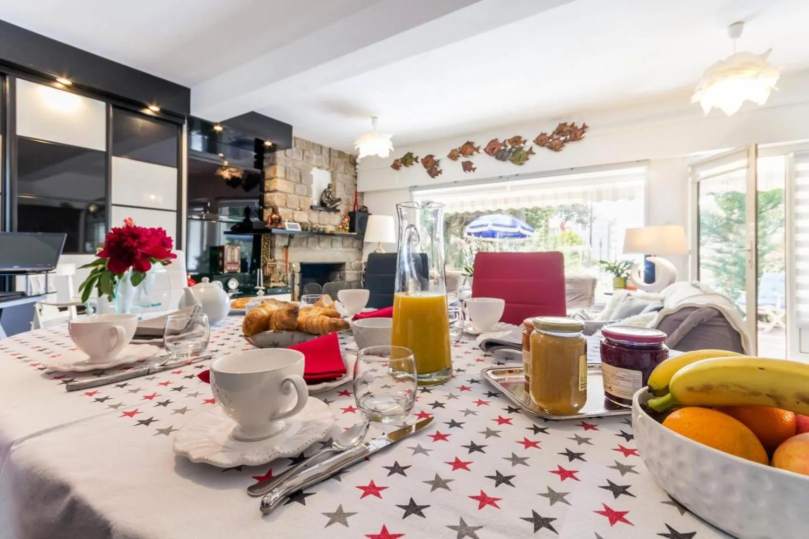 Continental breakfast in Villa Les Quatre Vents