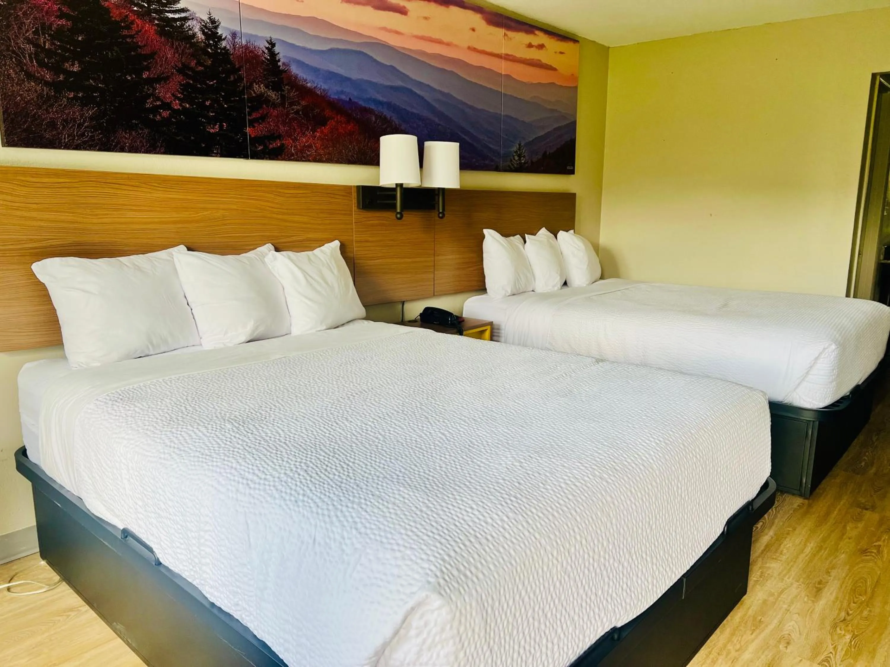 Bedroom, Bed in Days Inn by Wyndham Jellico - Tennessee State Line