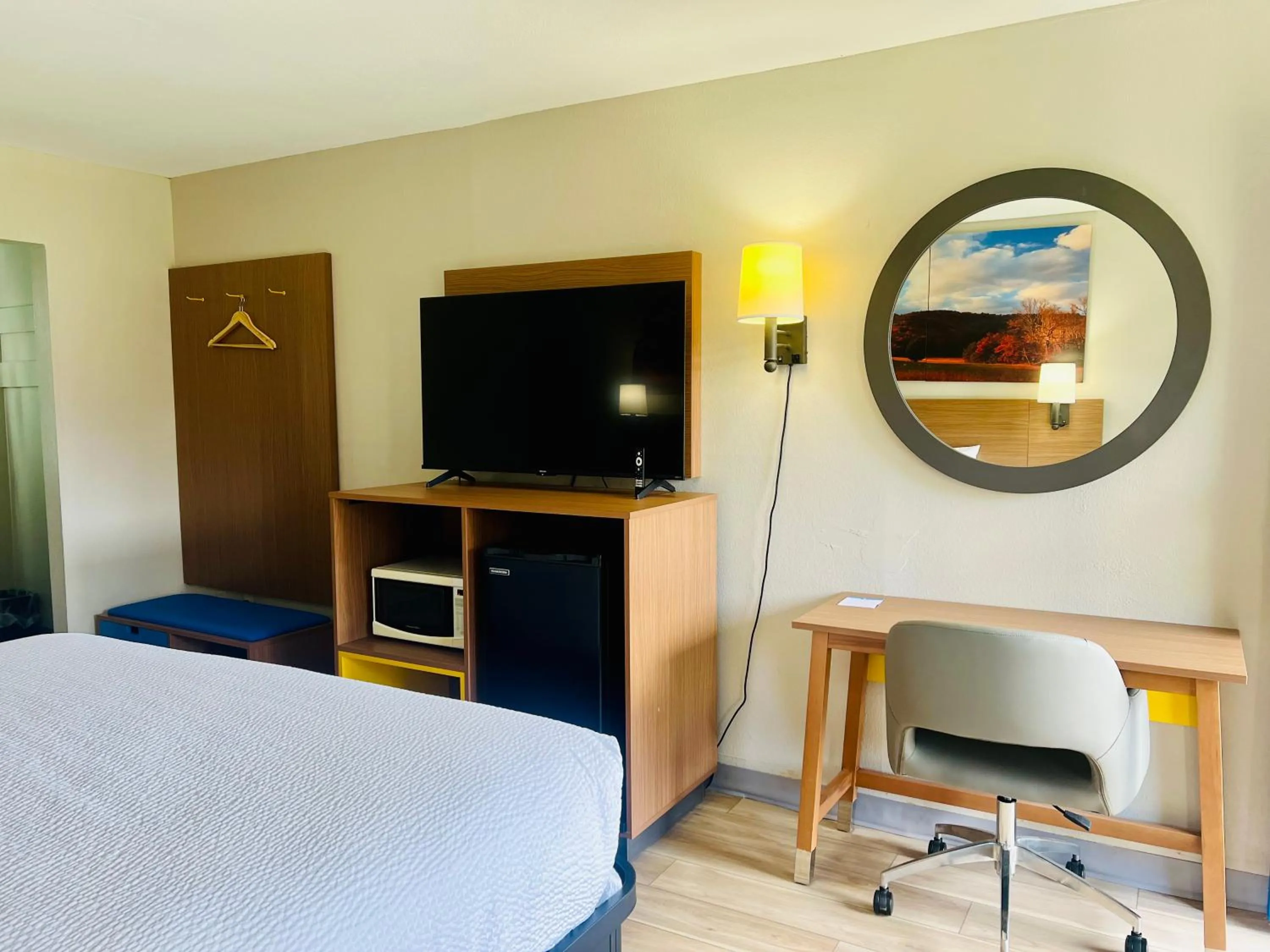 Bed in Days Inn by Wyndham Jellico - Tennessee State Line