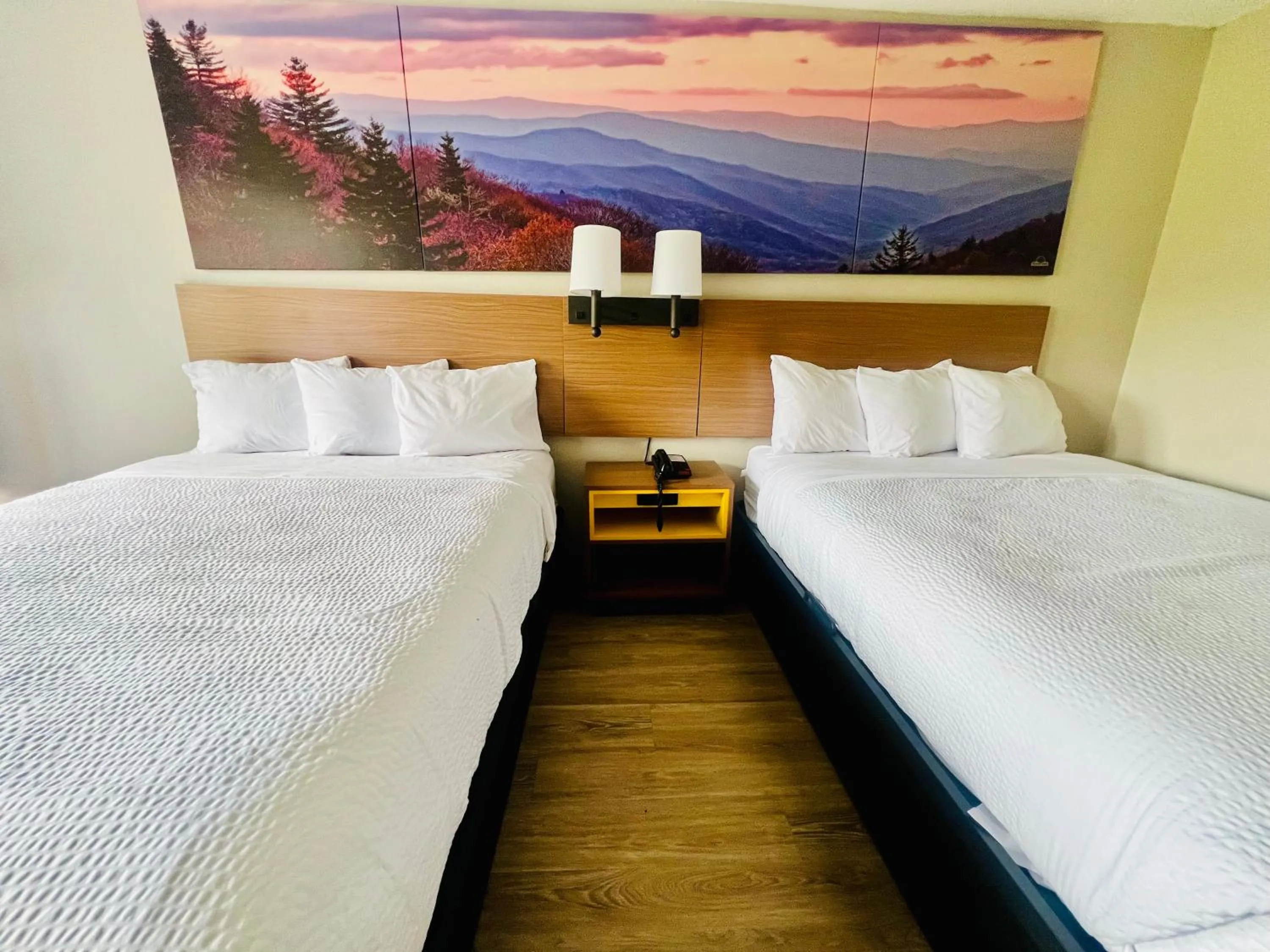 Bed in Days Inn by Wyndham Jellico - Tennessee State Line