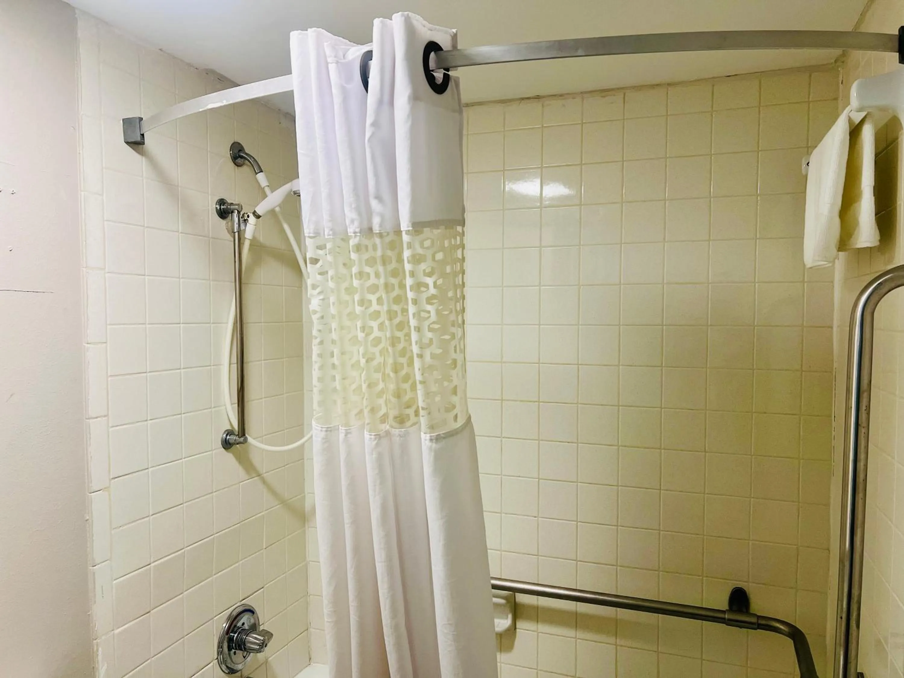 Bathroom in Days Inn by Wyndham Jellico - Tennessee State Line