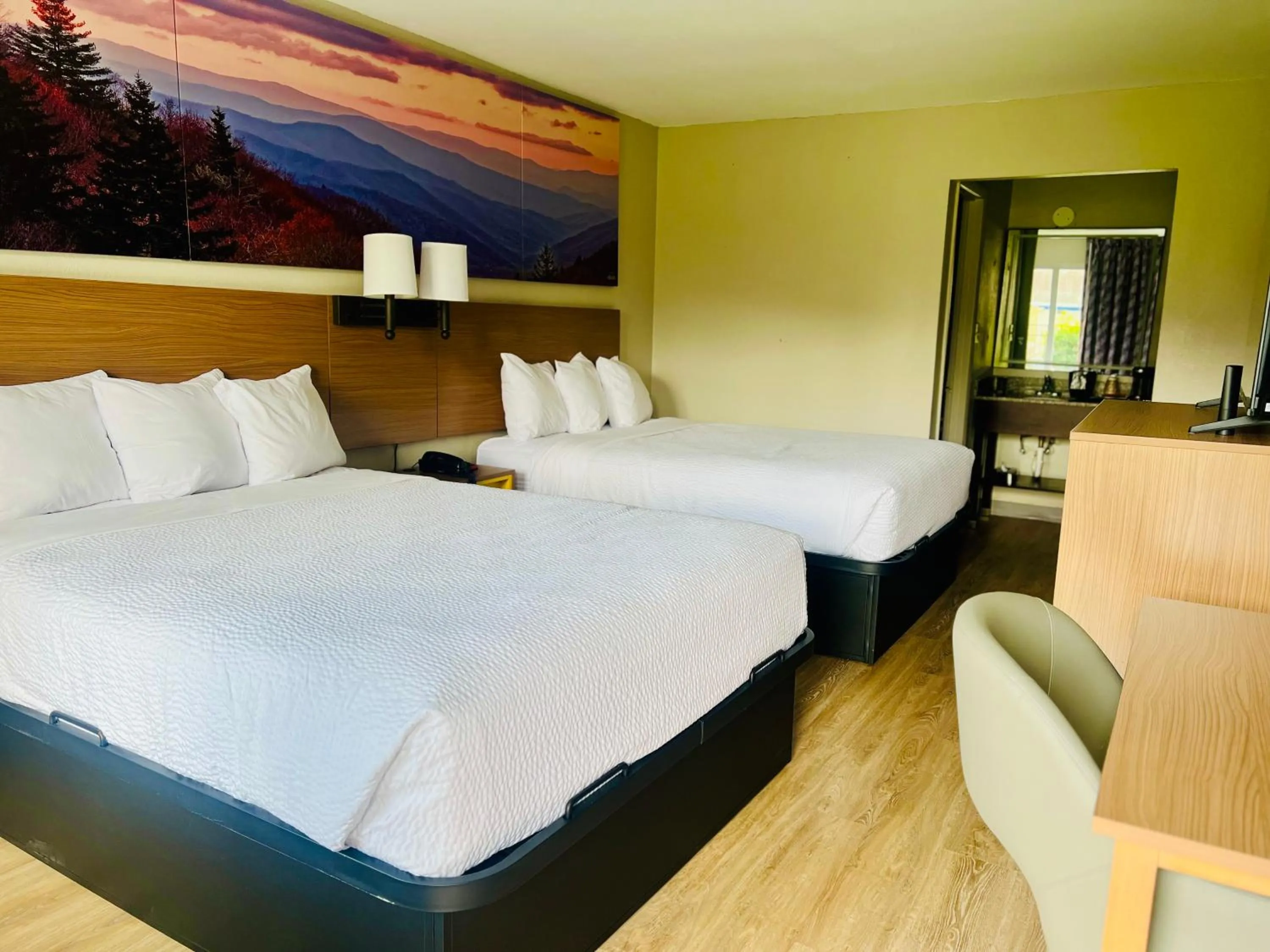 Bed in Days Inn by Wyndham Jellico - Tennessee State Line