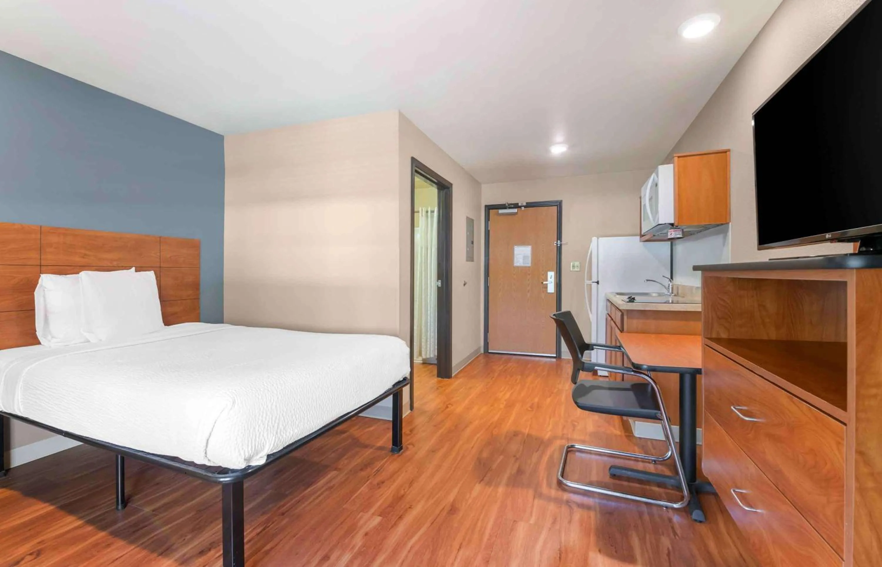 Bedroom in Extended Stay America Select Suites - Indianapolis - Greenwood
