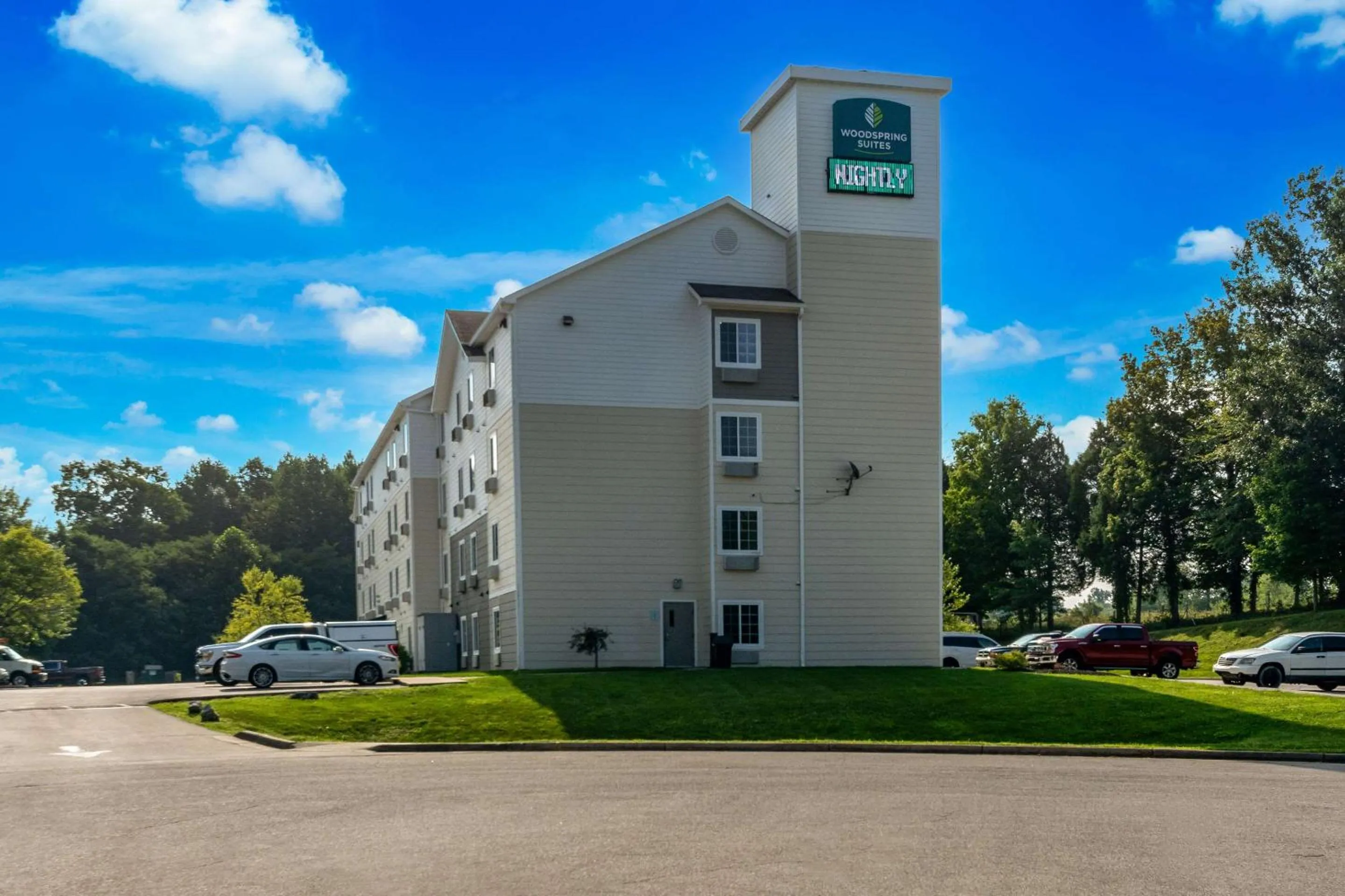 Property building in WoodSpring Suites Louisville Southeast