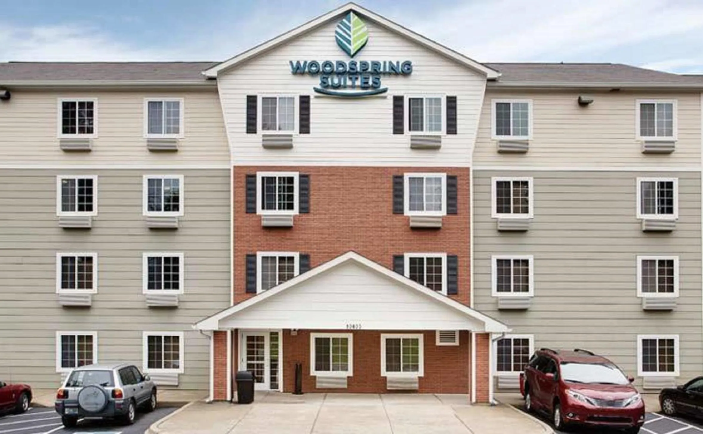 Property building in WoodSpring Suites Louisville Southeast