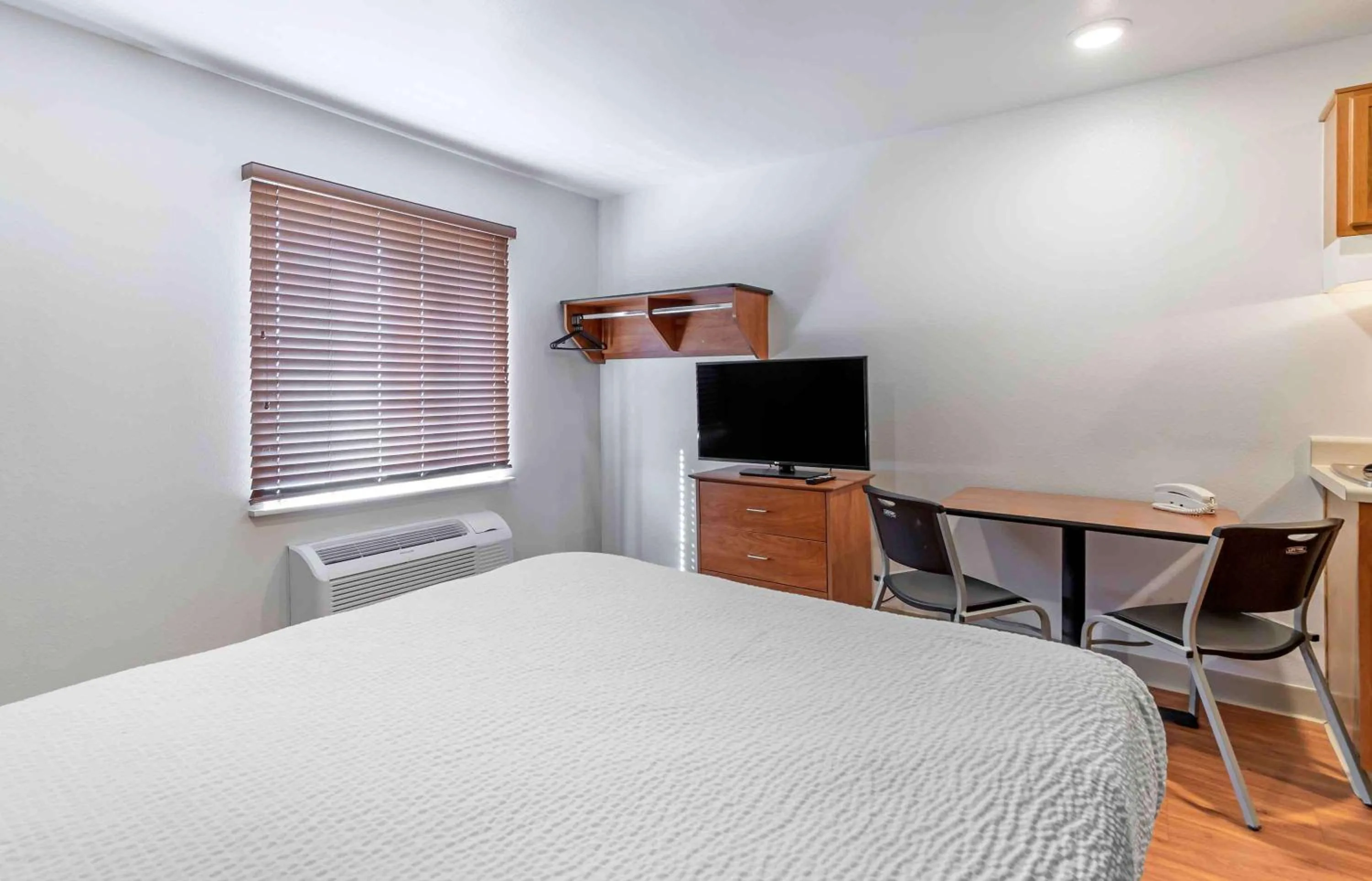 Bedroom, Bed in Extended Stay America Select Suites - Laredo