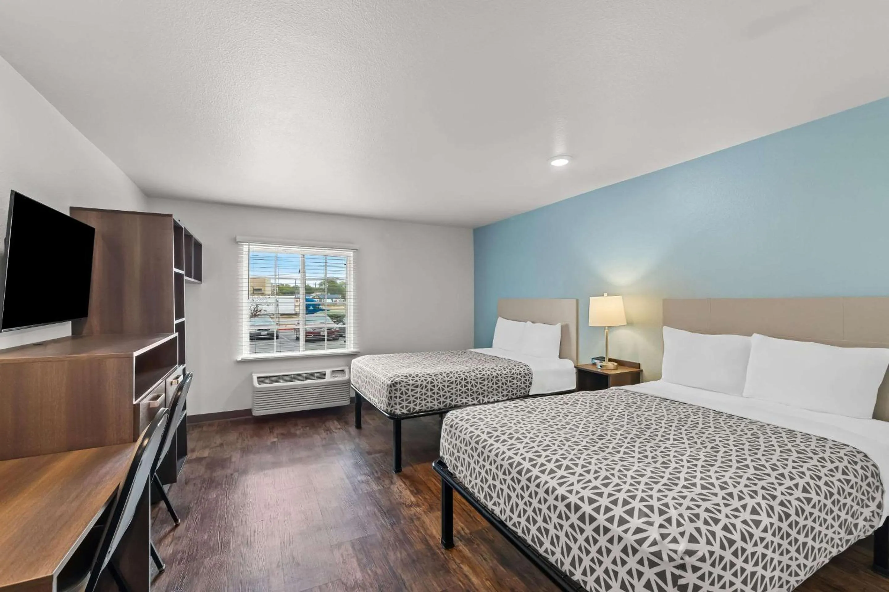 Bedroom, Bed in WoodSpring Suites Austin North I-35