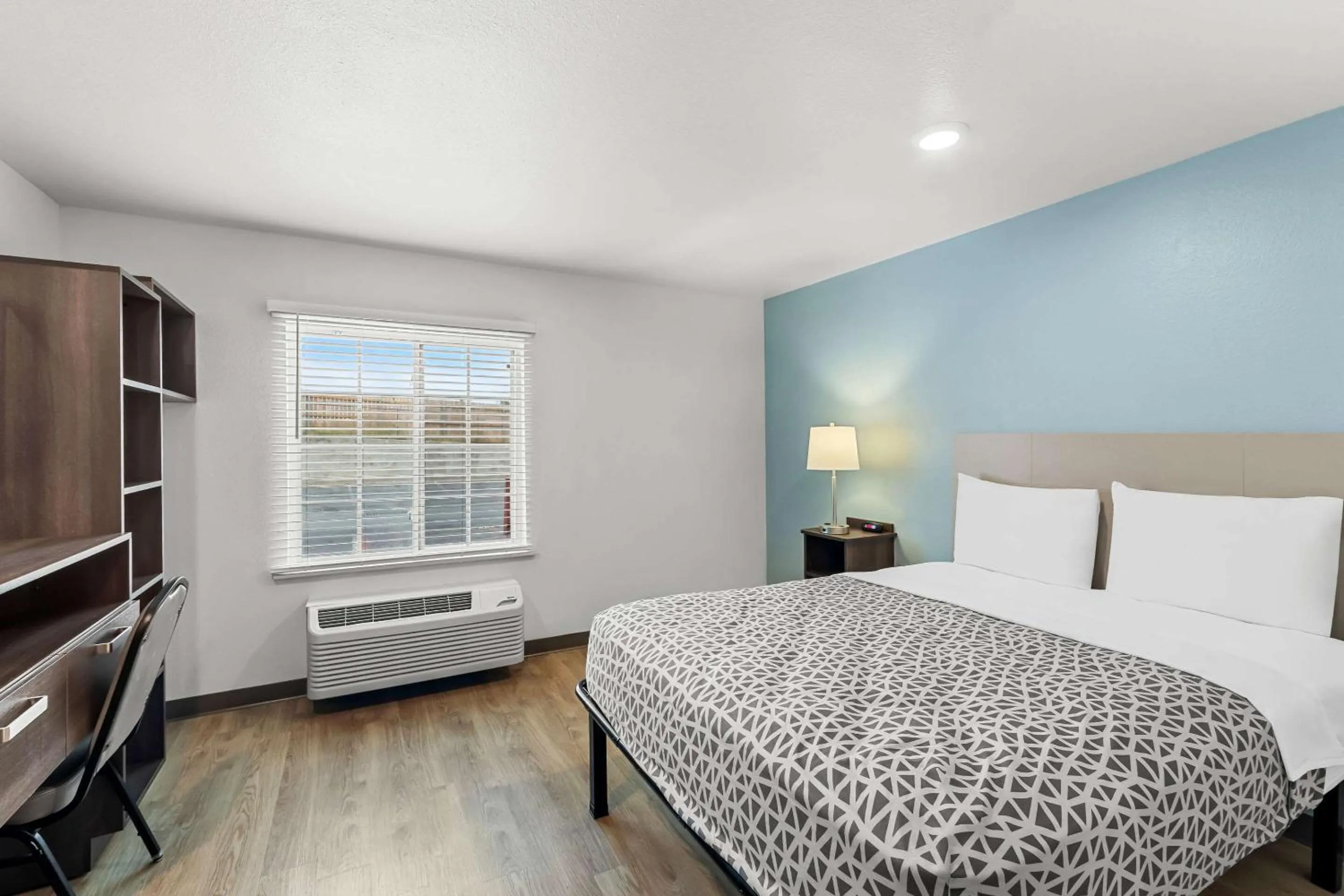 Bedroom, Bed in WoodSpring Suites Austin North I-35