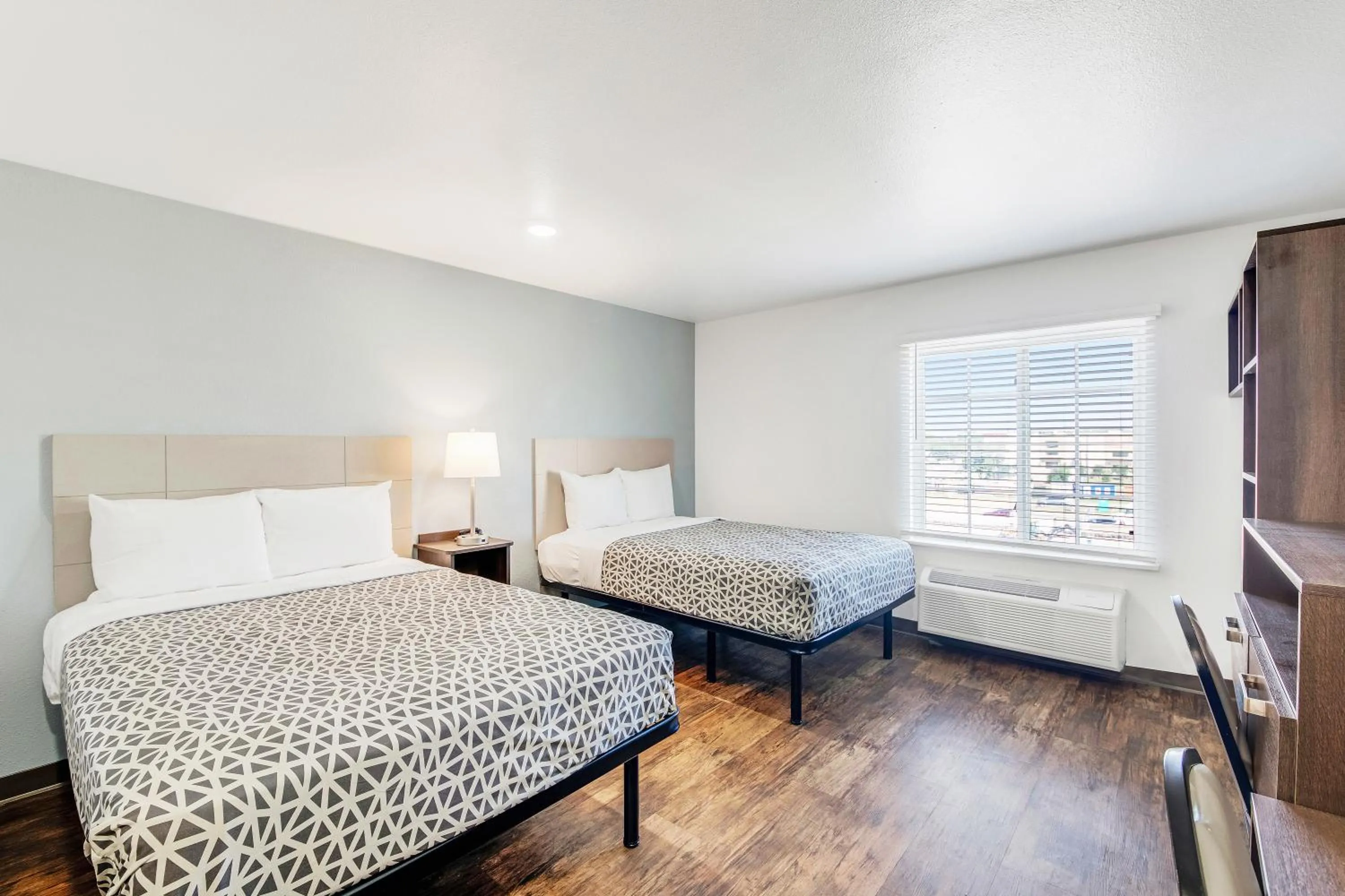 Bedroom, Bed in WoodSpring Suites Austin North I-35