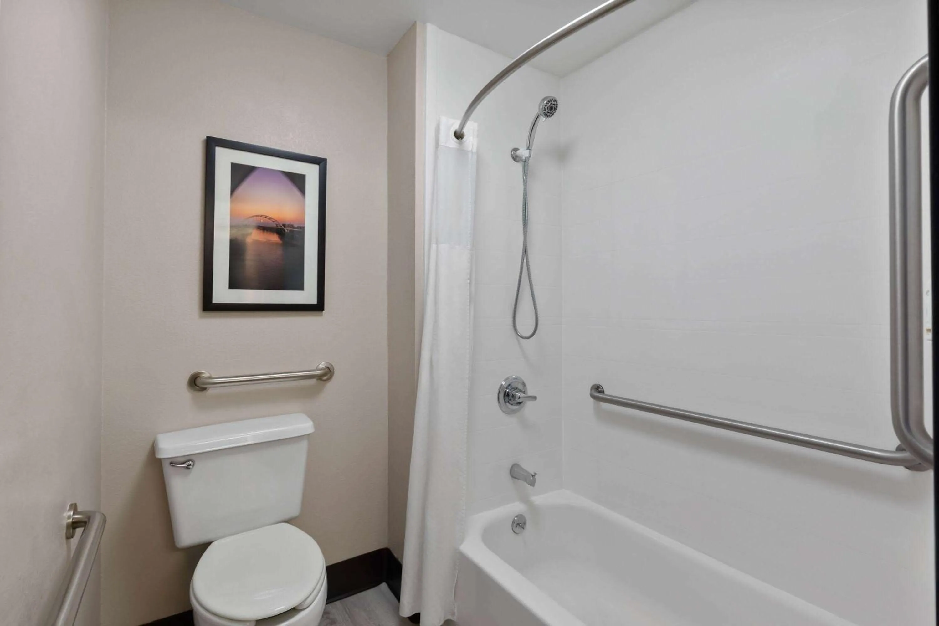 Bathroom in La Quinta by Wyndham Goodlettsville - Nashville