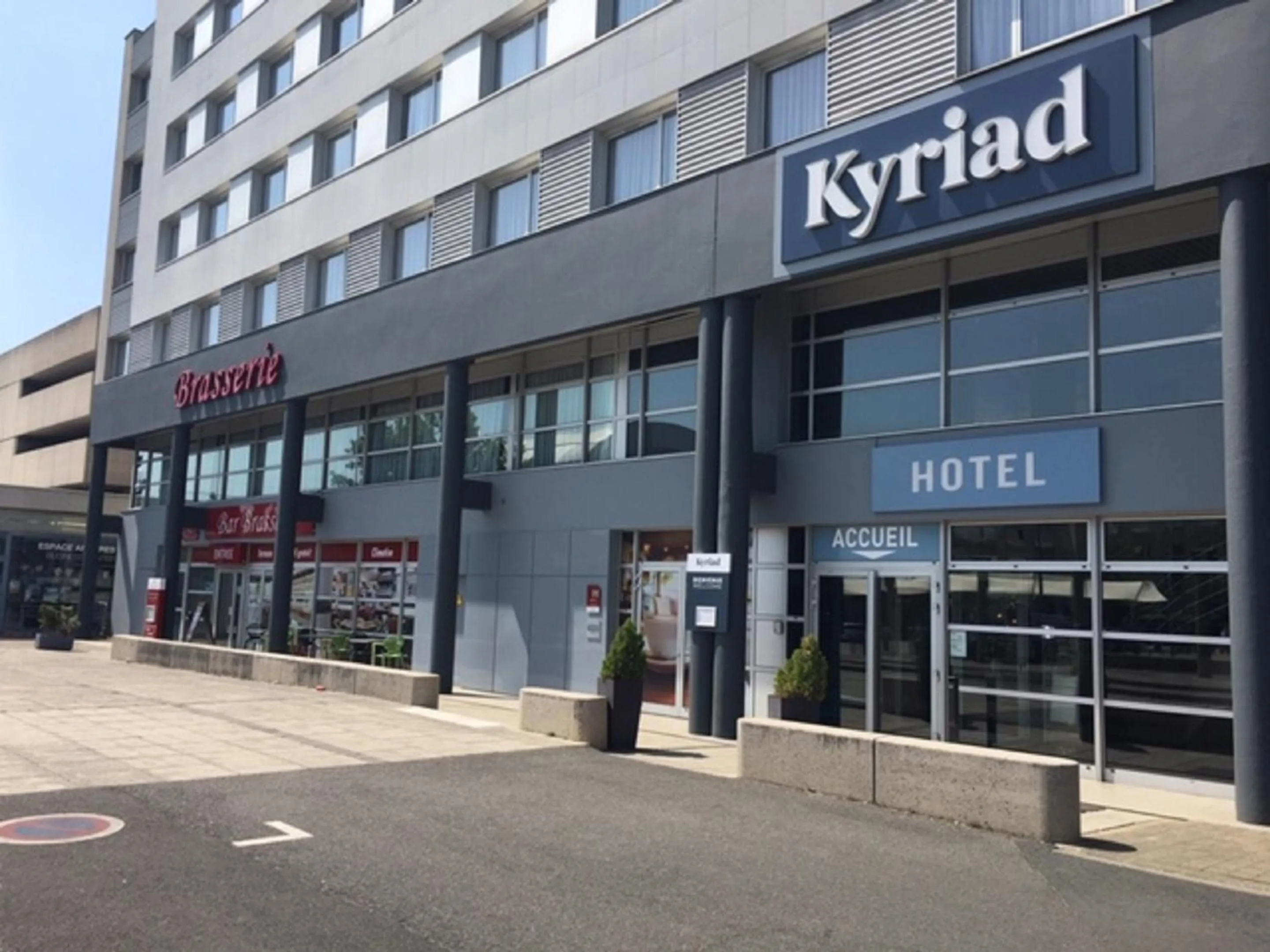 Facade/entrance in Hotel Kyriad Tours St Pierre des Corps Gare