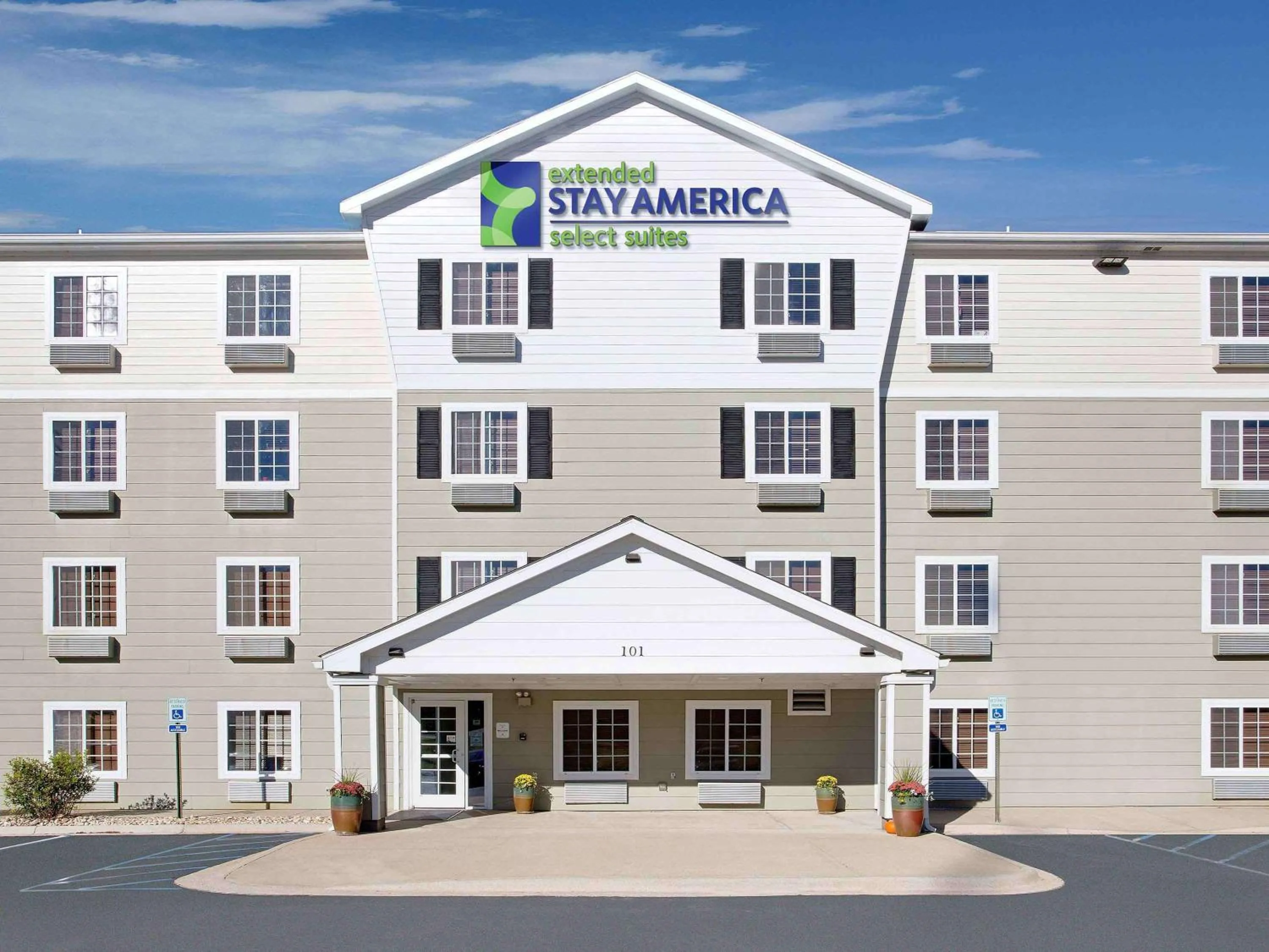 Property building in Extended Stay America Select Suites - Mobile - I-65