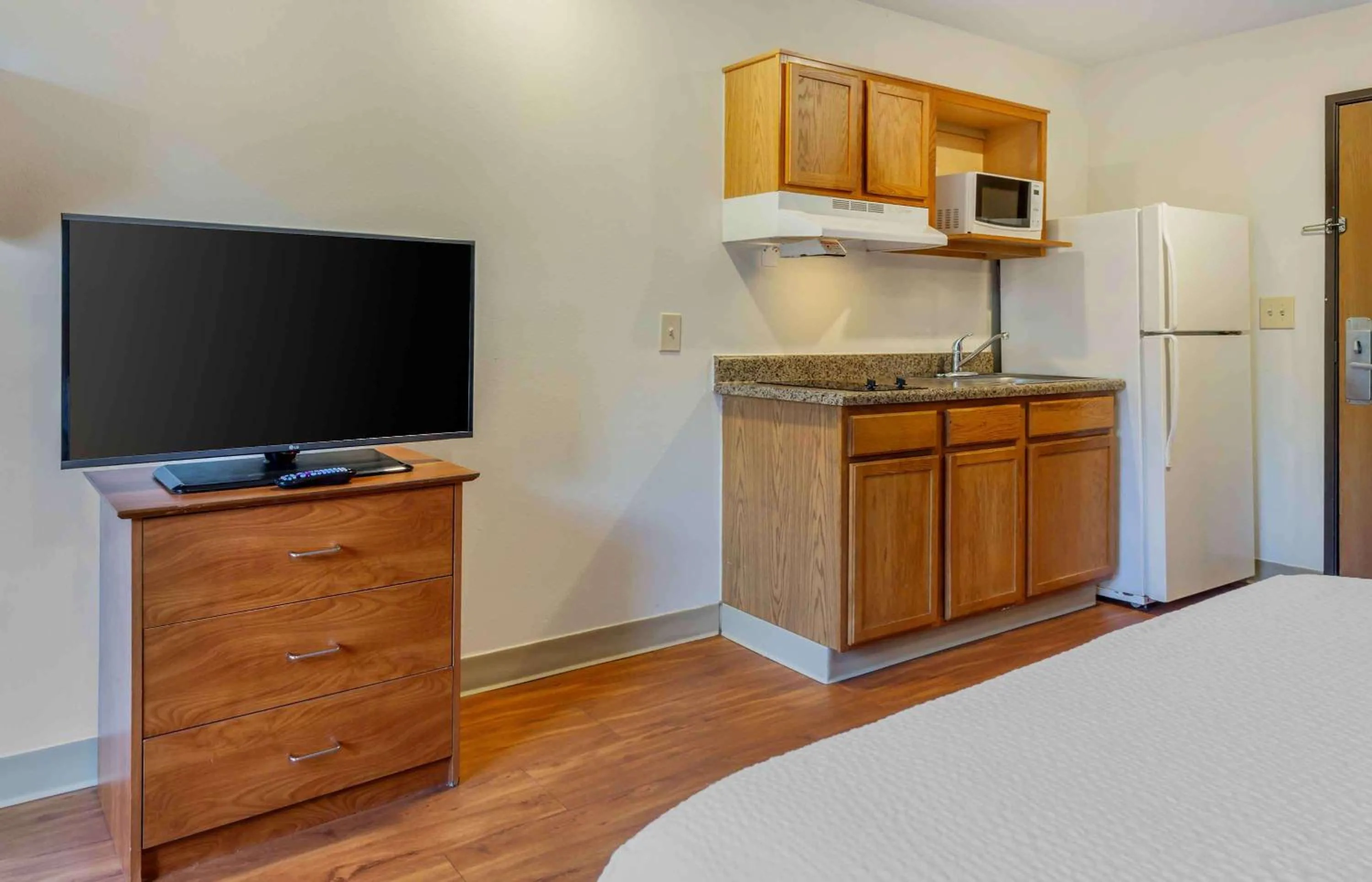 Bedroom in Extended Stay America Select Suites - Fayetteville - West