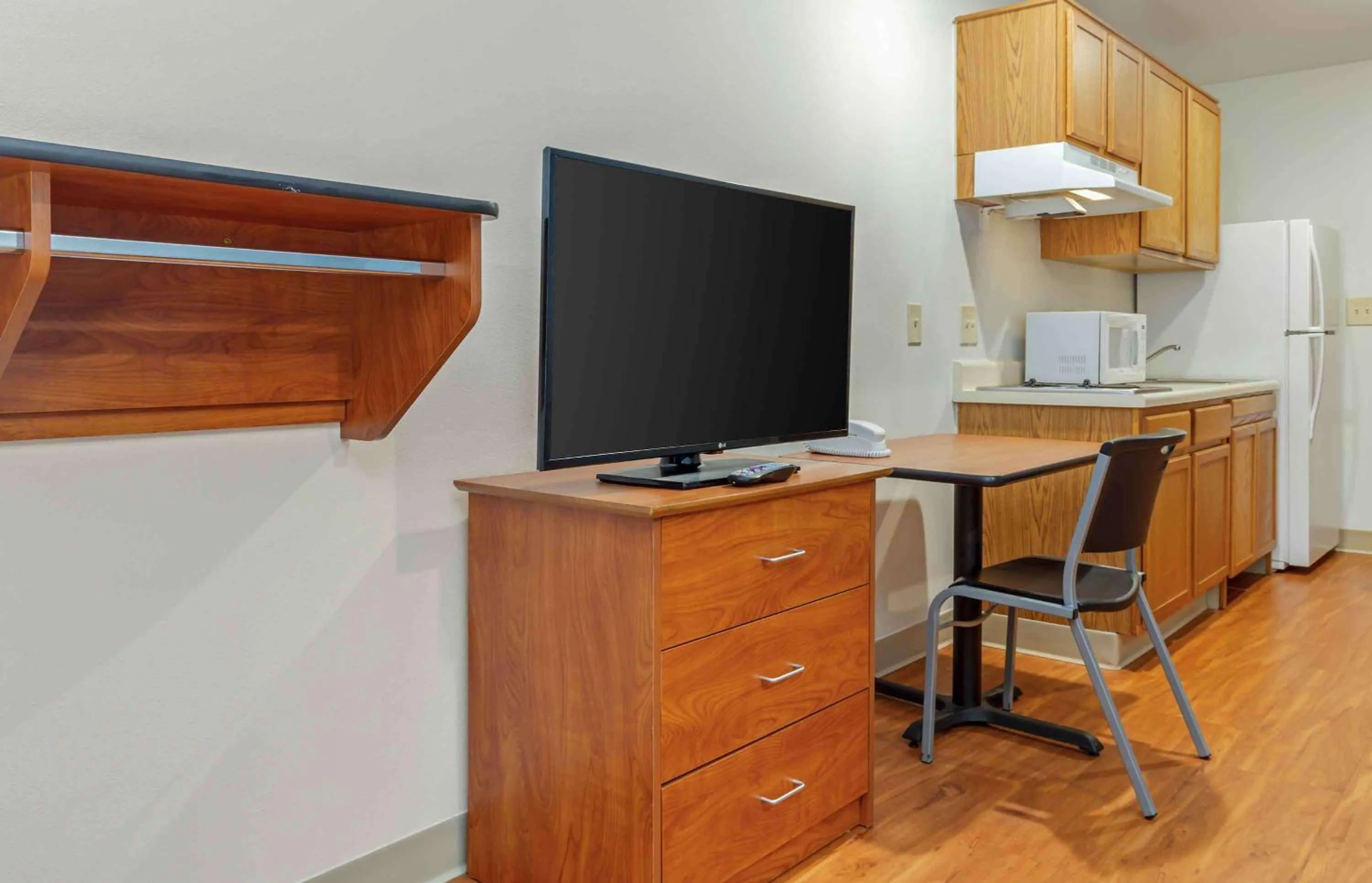 Bedroom in Extended Stay America Select Suites - Fayetteville - West