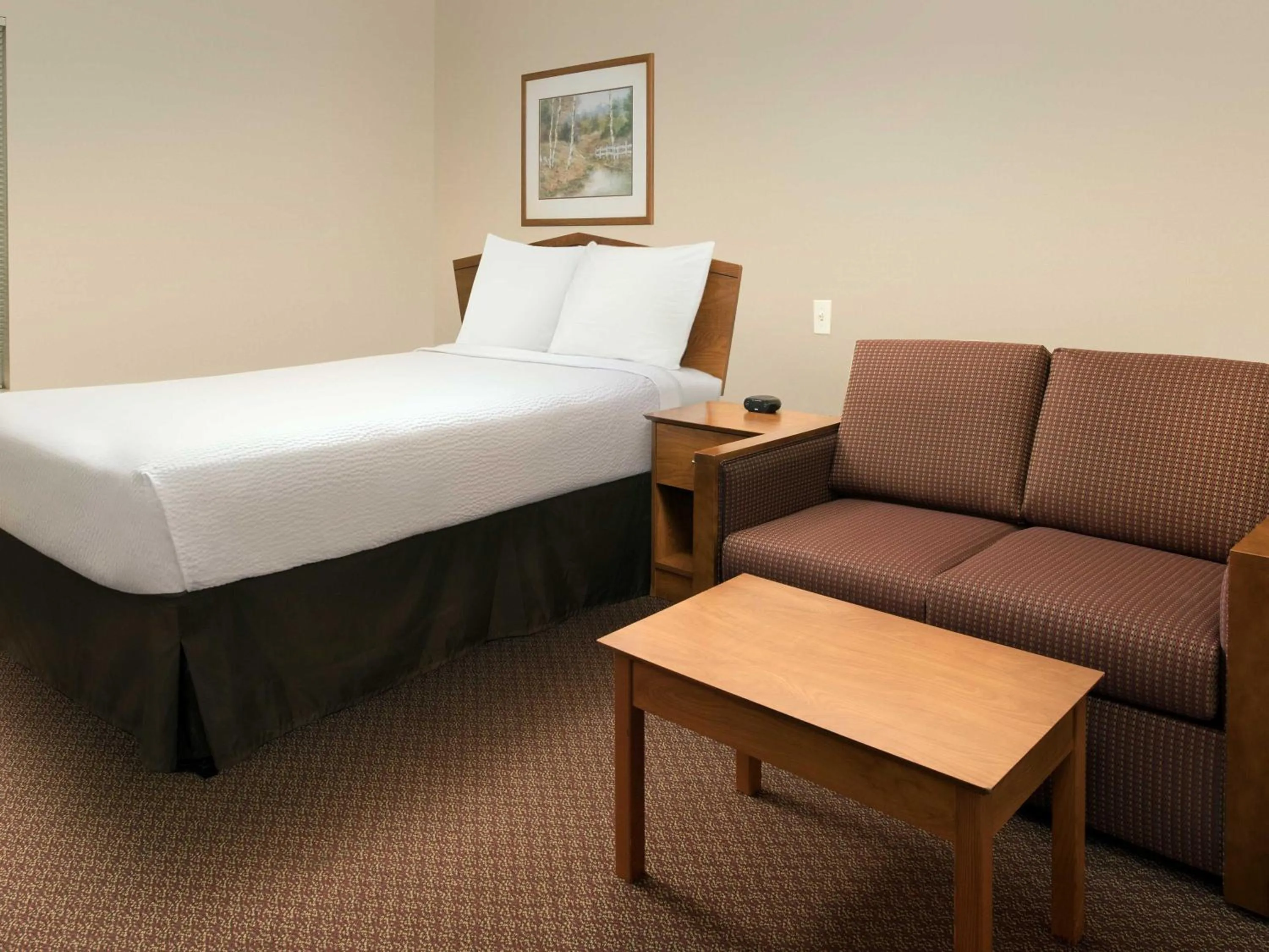 Photo of the whole room, Bed in WoodSpring Suites Kansas City Lenexa
