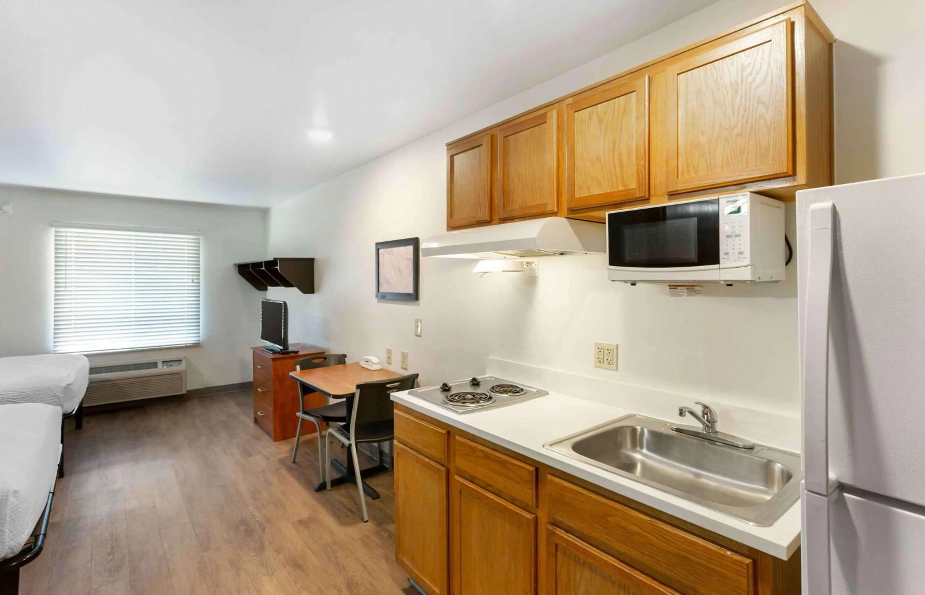 Kitchen or kitchenette in Extended Stay America Select Suites - Salt Lake City - West Valley City