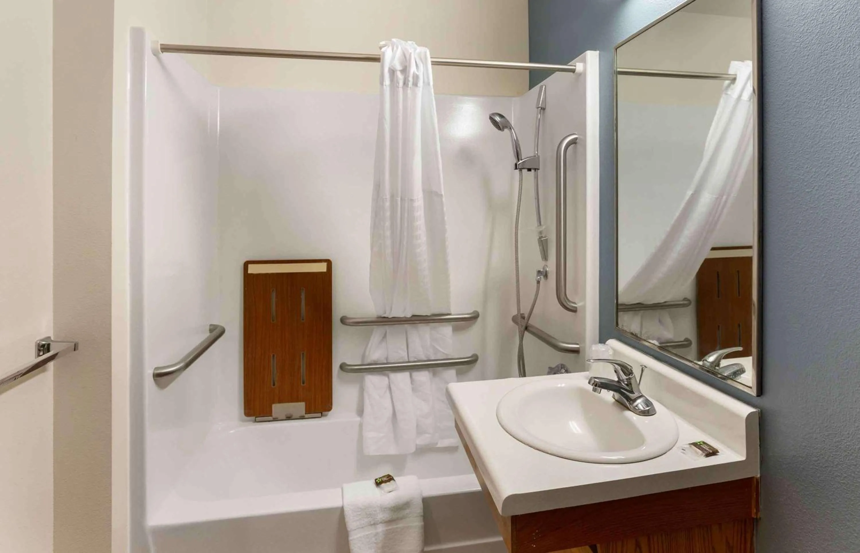 Bathroom in Extended Stay America Select Suites - Salt Lake City - West Valley City