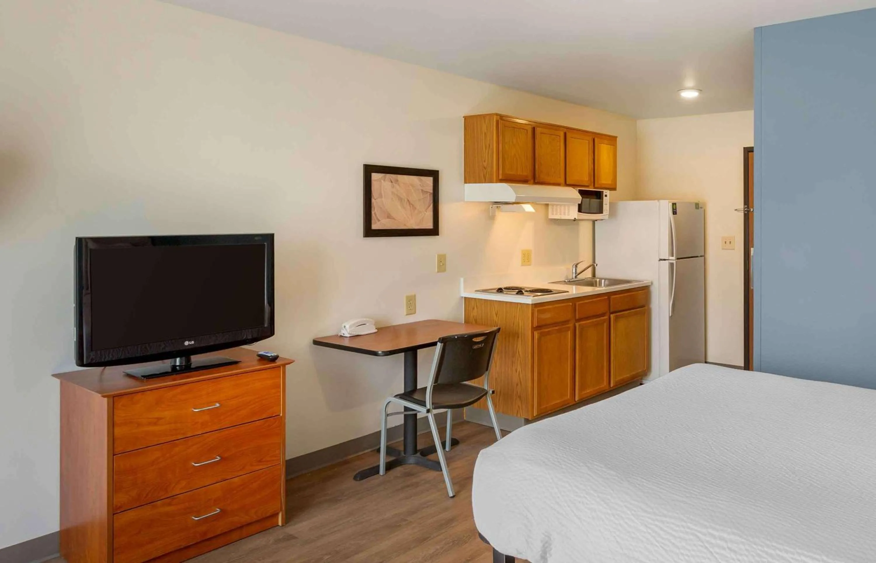 Bedroom, Bed in Extended Stay America Select Suites - Salt Lake City - West Valley City