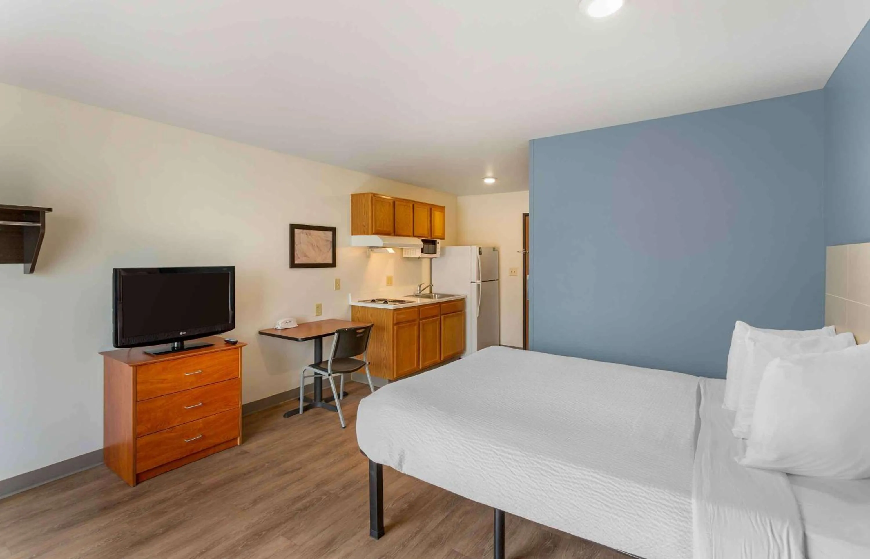 Bedroom in Extended Stay America Select Suites - Salt Lake City - West Valley City