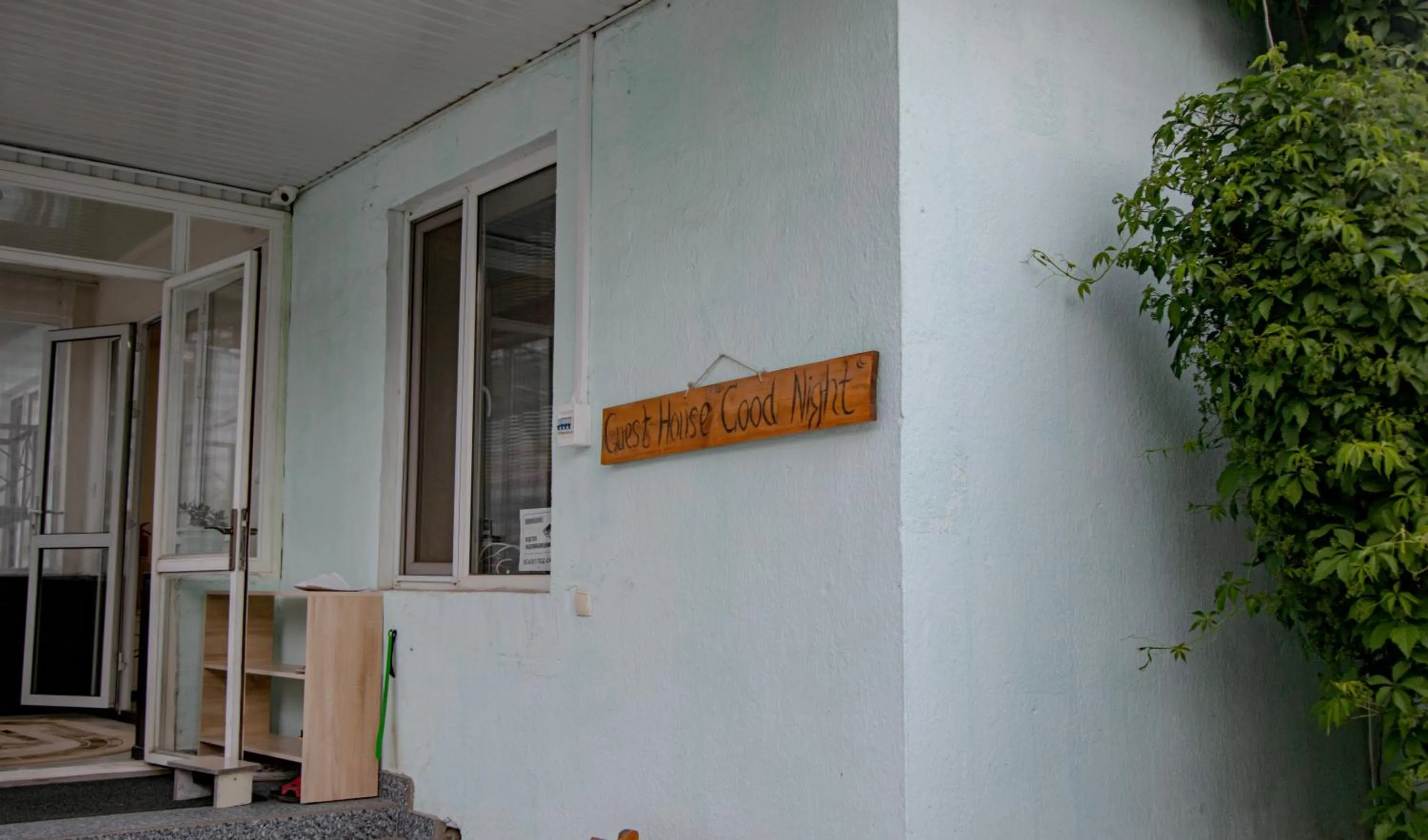 Day in Hotel Good Night