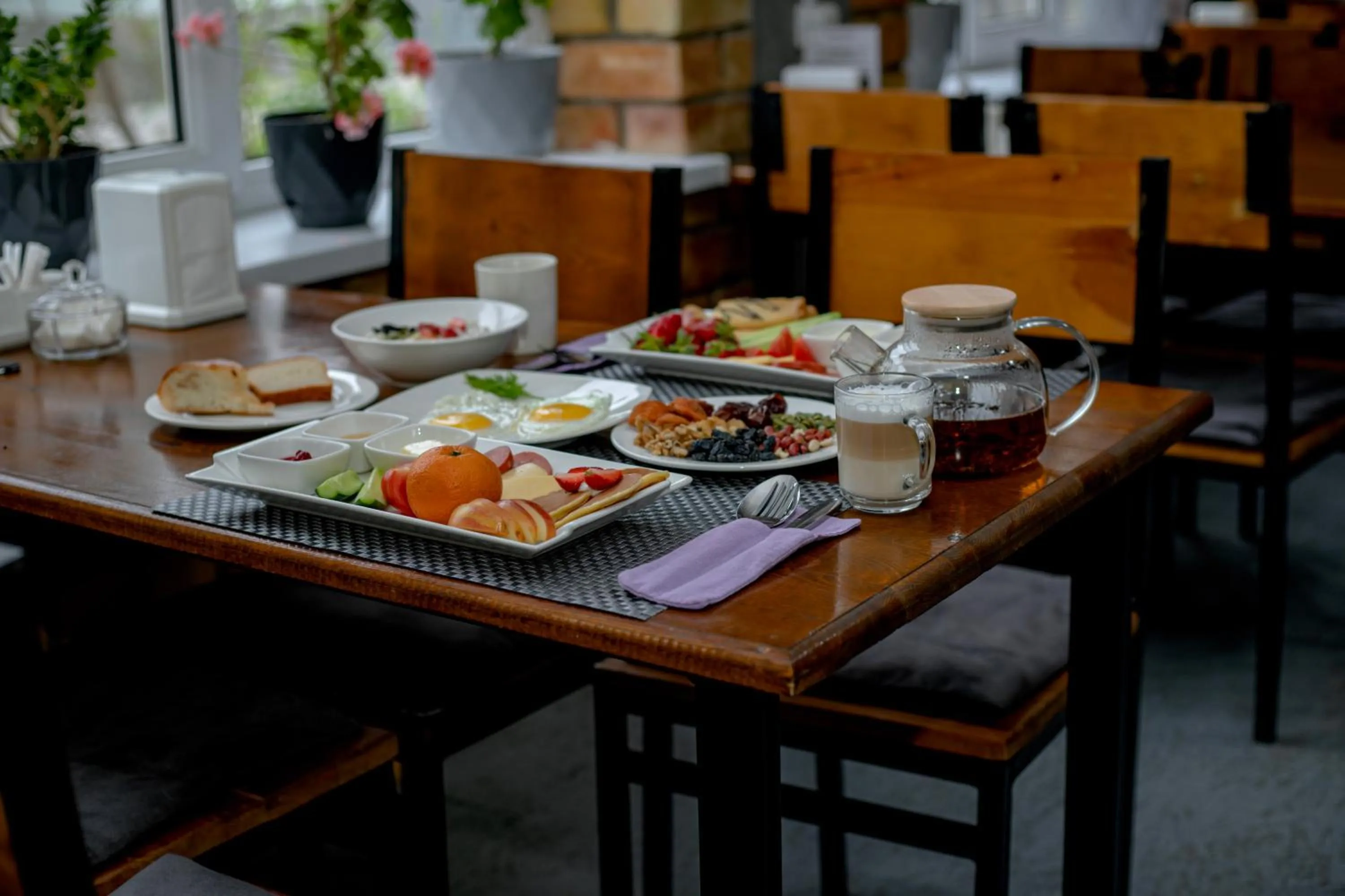 Restaurant/places to eat in Hotel Good Night