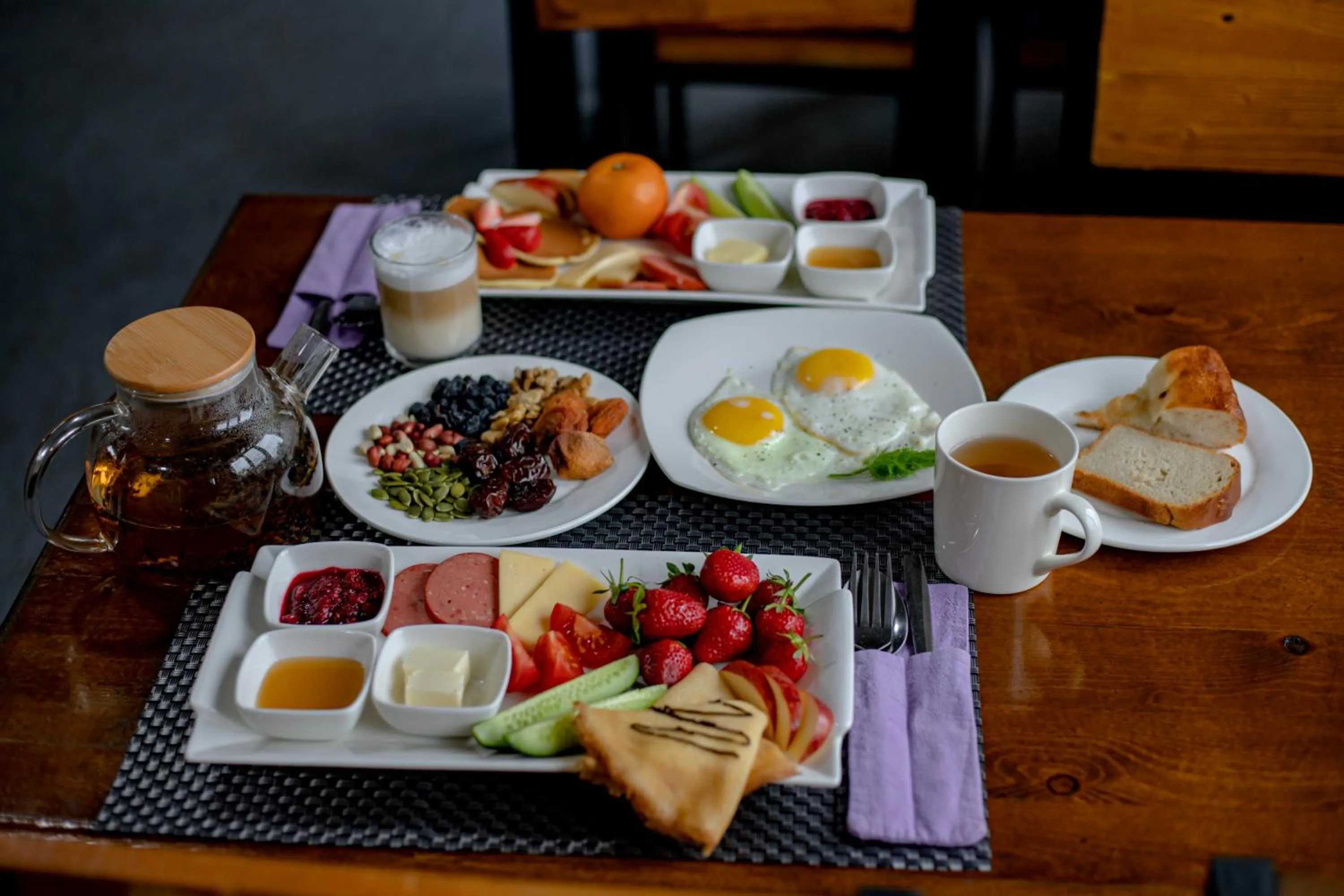 Food in Hotel Good Night