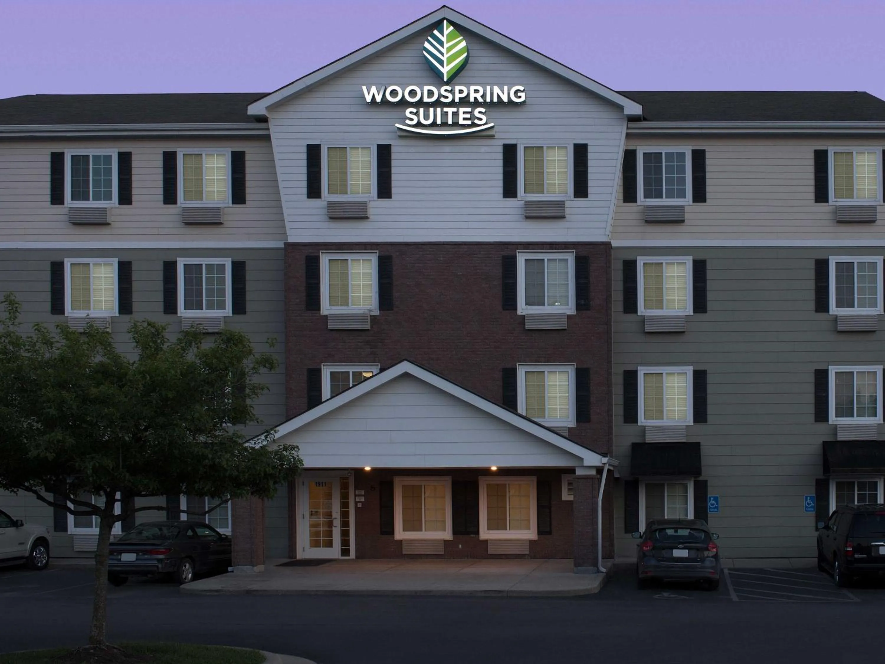 Property building in WoodSpring Suites Kansas City Liberty