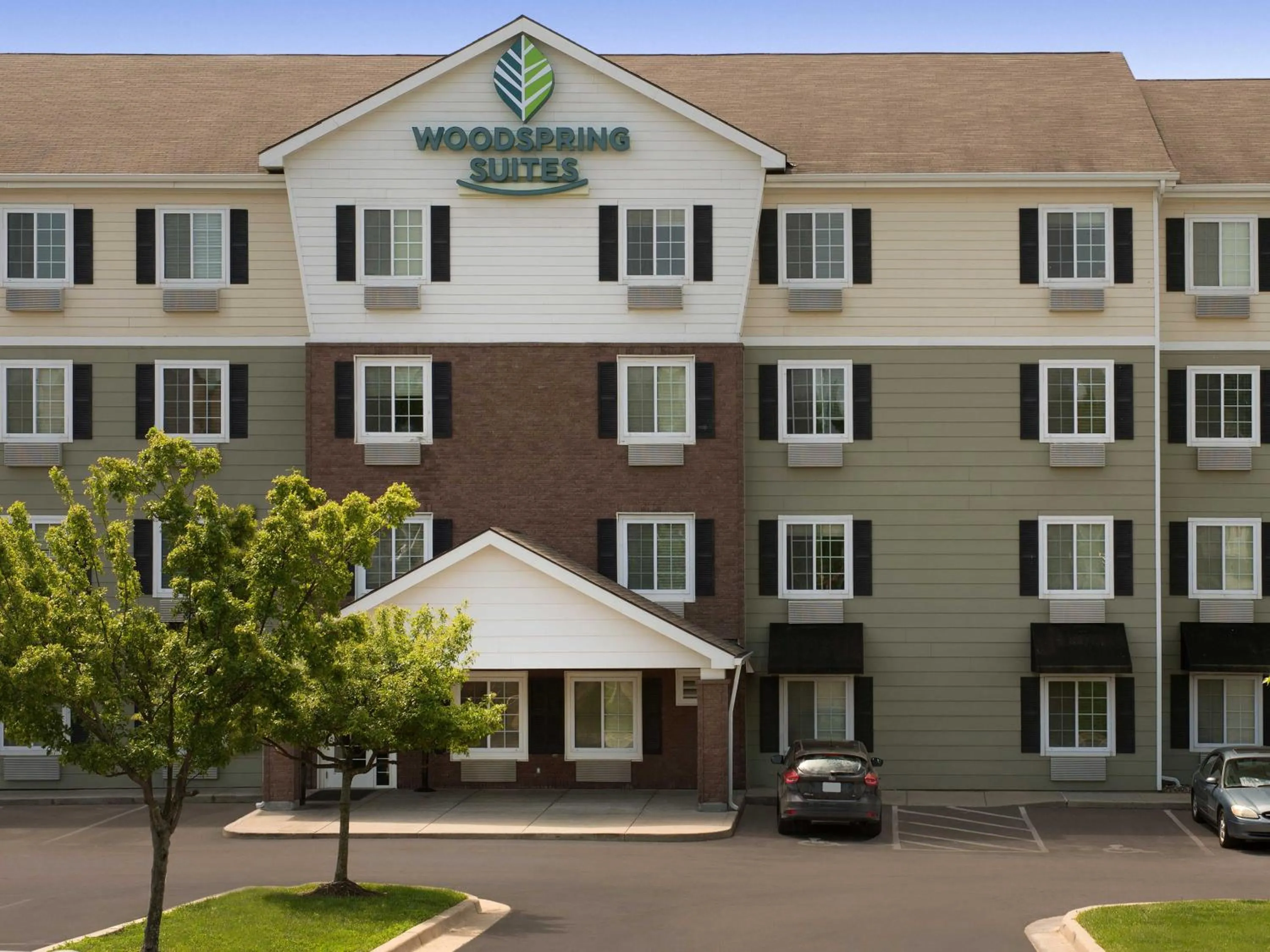 Property building in WoodSpring Suites Kansas City Liberty