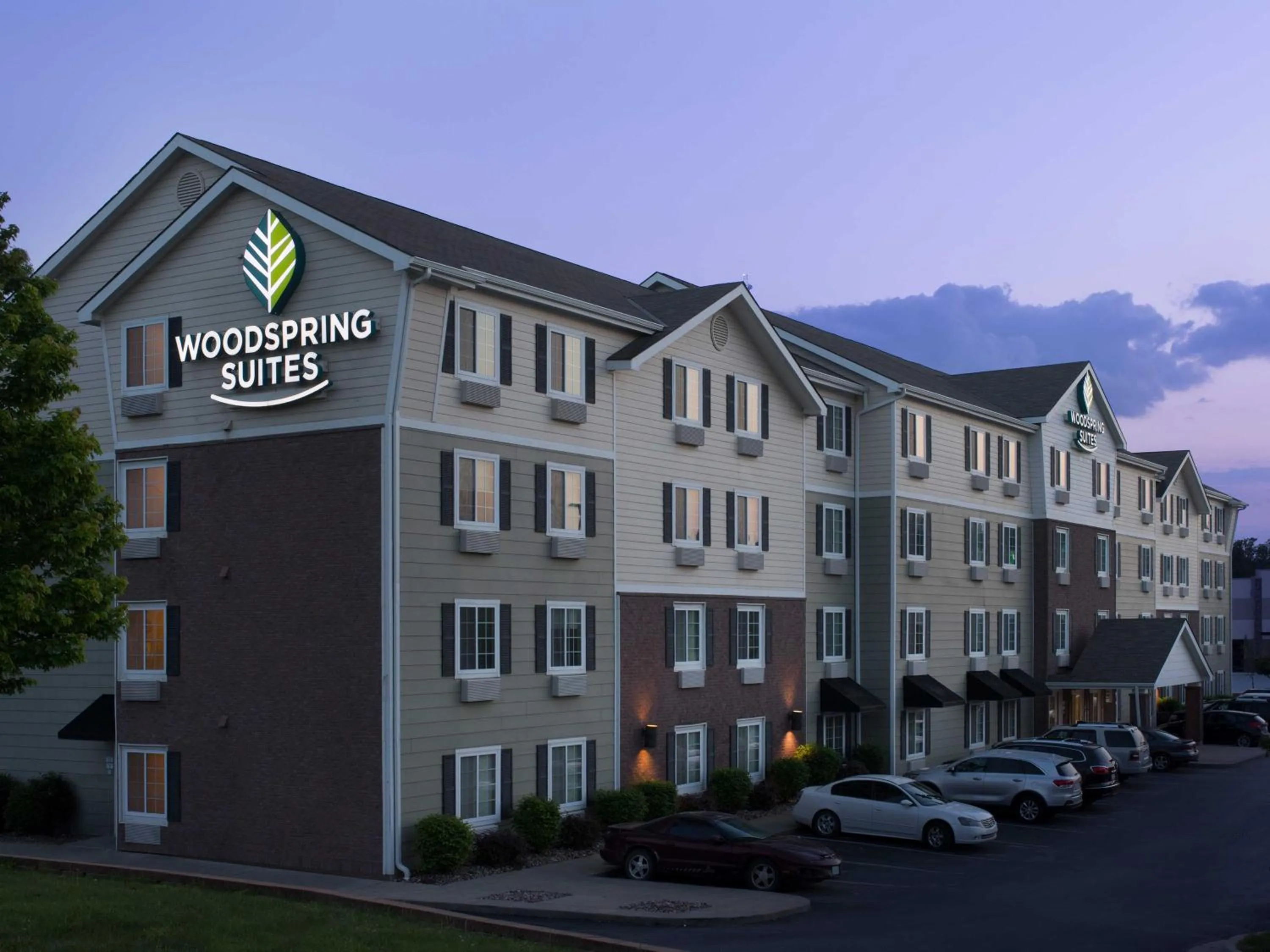 Property building in WoodSpring Suites Kansas City Liberty