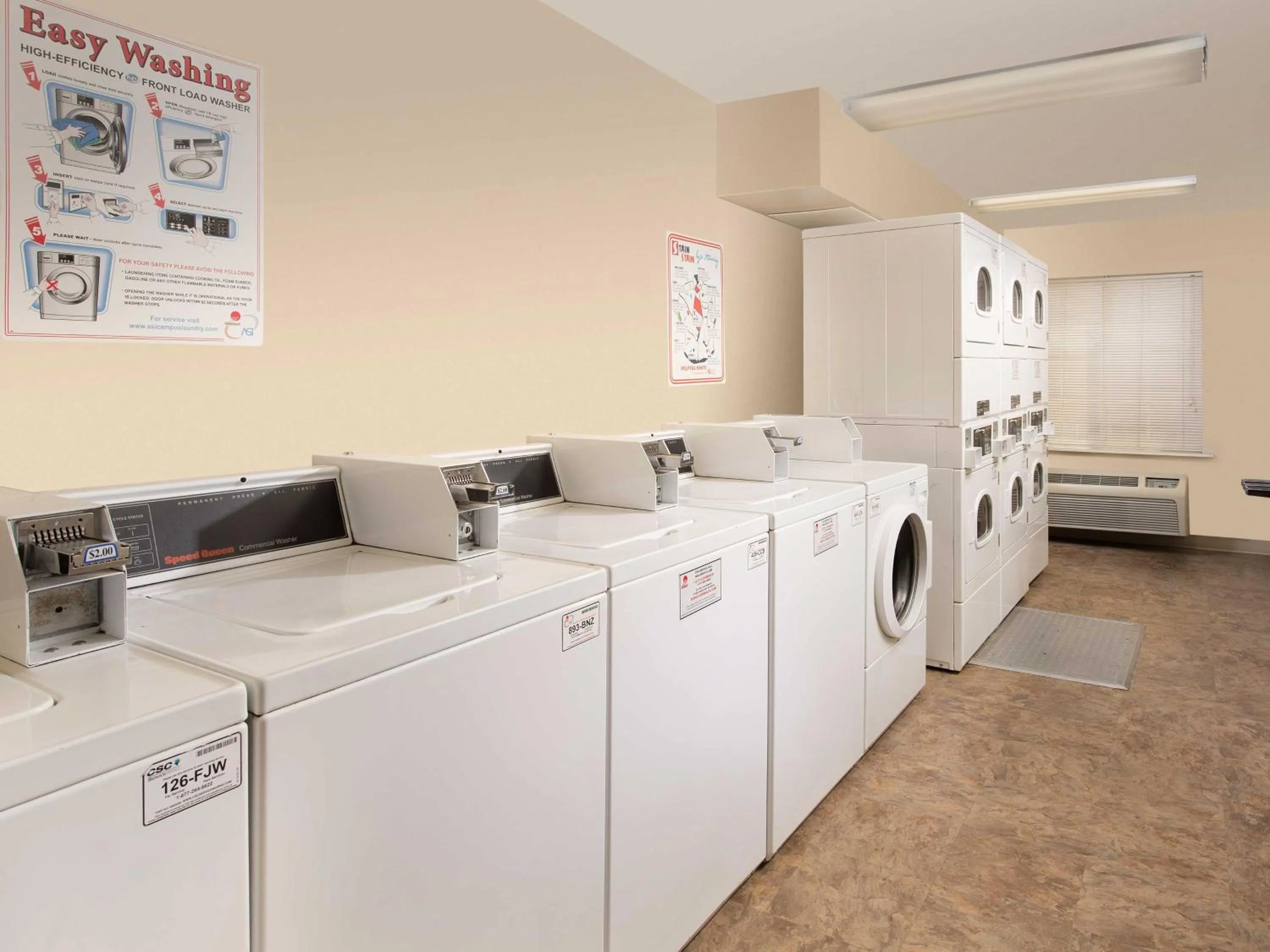 Property building in WoodSpring Suites Kansas City Liberty