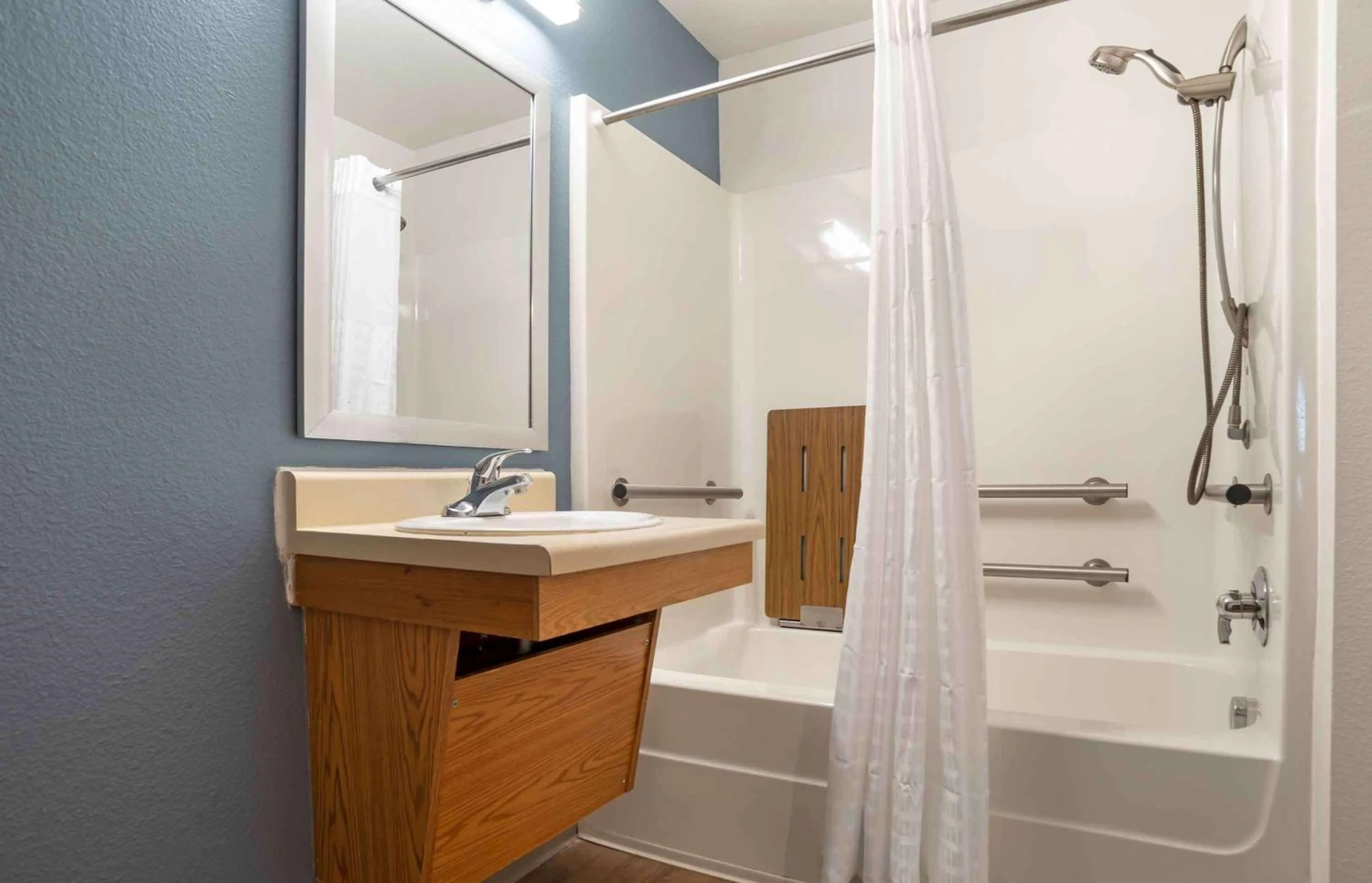 Bathroom in Extended Stay America Select Suites - Austin - Round Rock