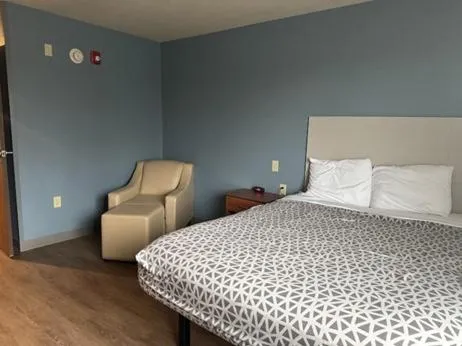 Bedroom, Bed in WoodSpring Suites St Louis St Charles