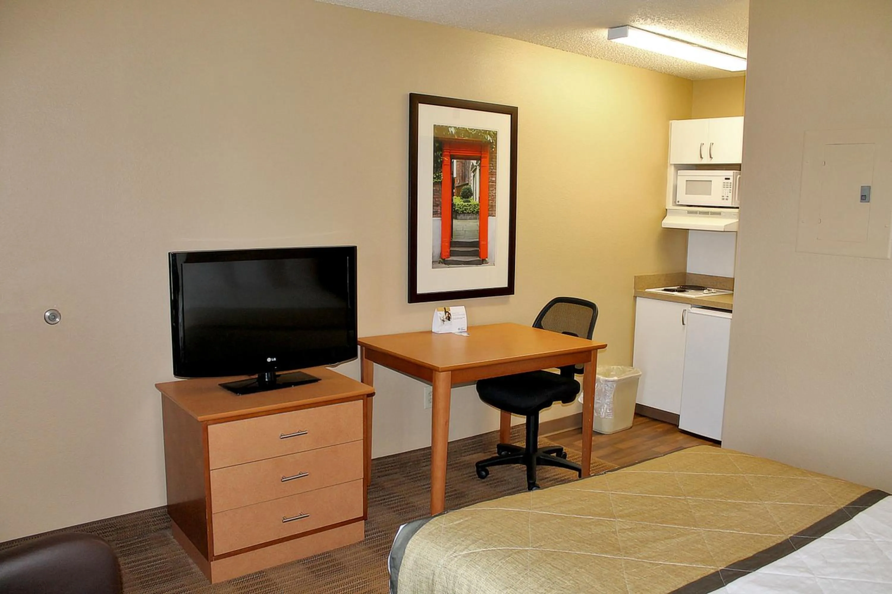 Bed in Extended Stay America Suites - Albuquerque - Airport
