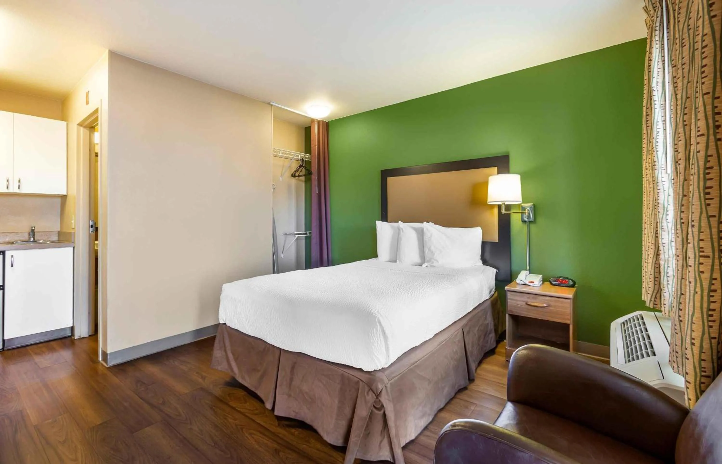 Bedroom, Bed in Extended Stay America Suites - Albuquerque - Airport