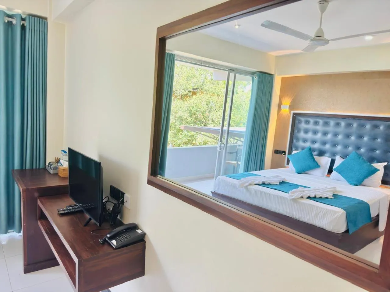 Communal lounge/ TV room, Bed in Royal Rock Sigiriya