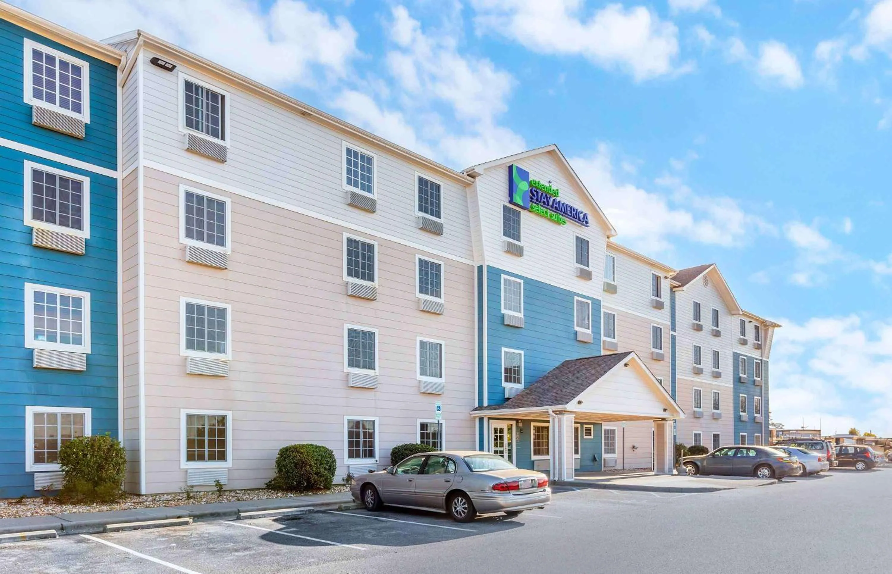 Property building in Extended Stay America Select Suites - Wilmington - West
