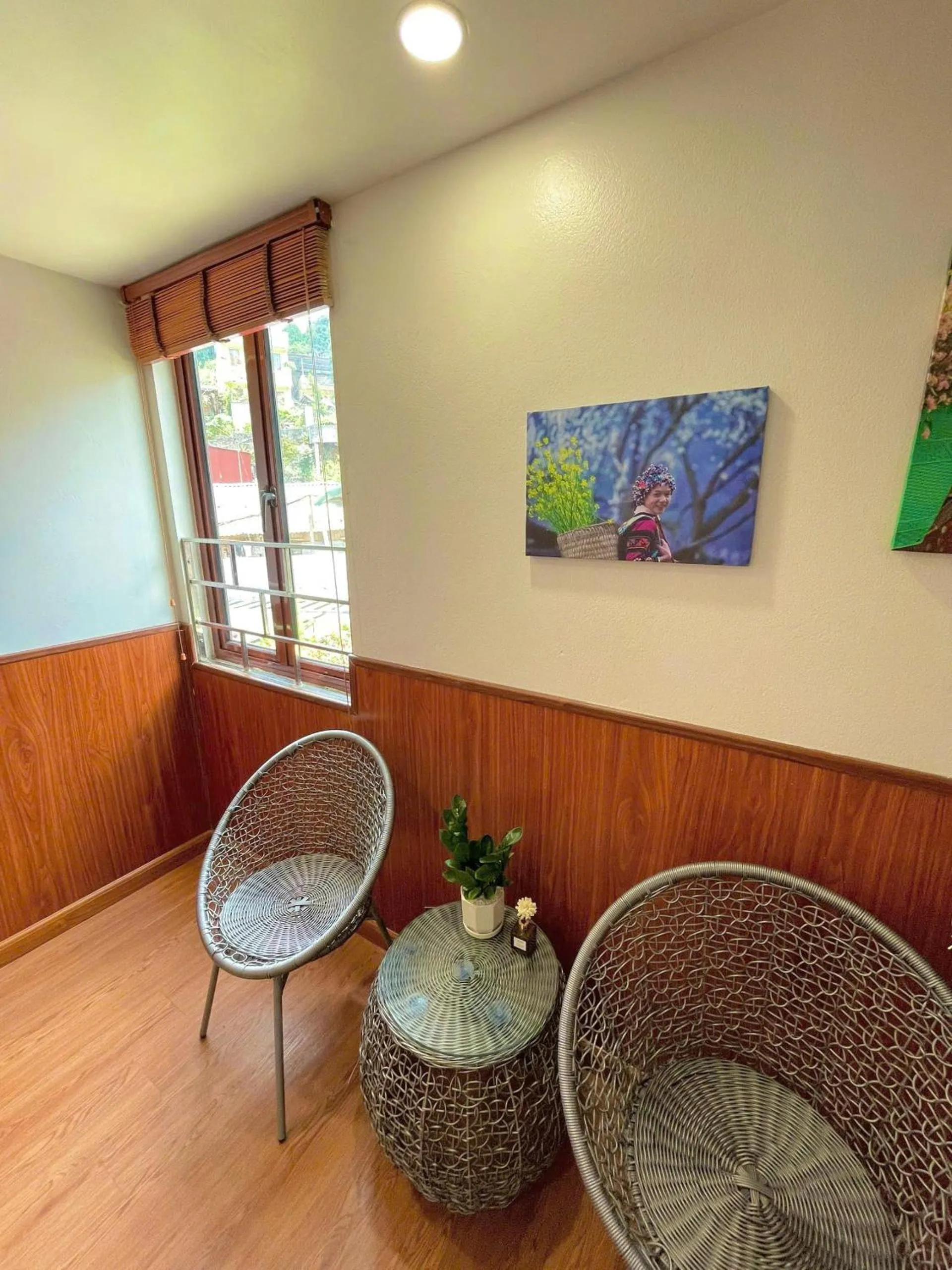 Seating area in Flaco Hostel Sapa