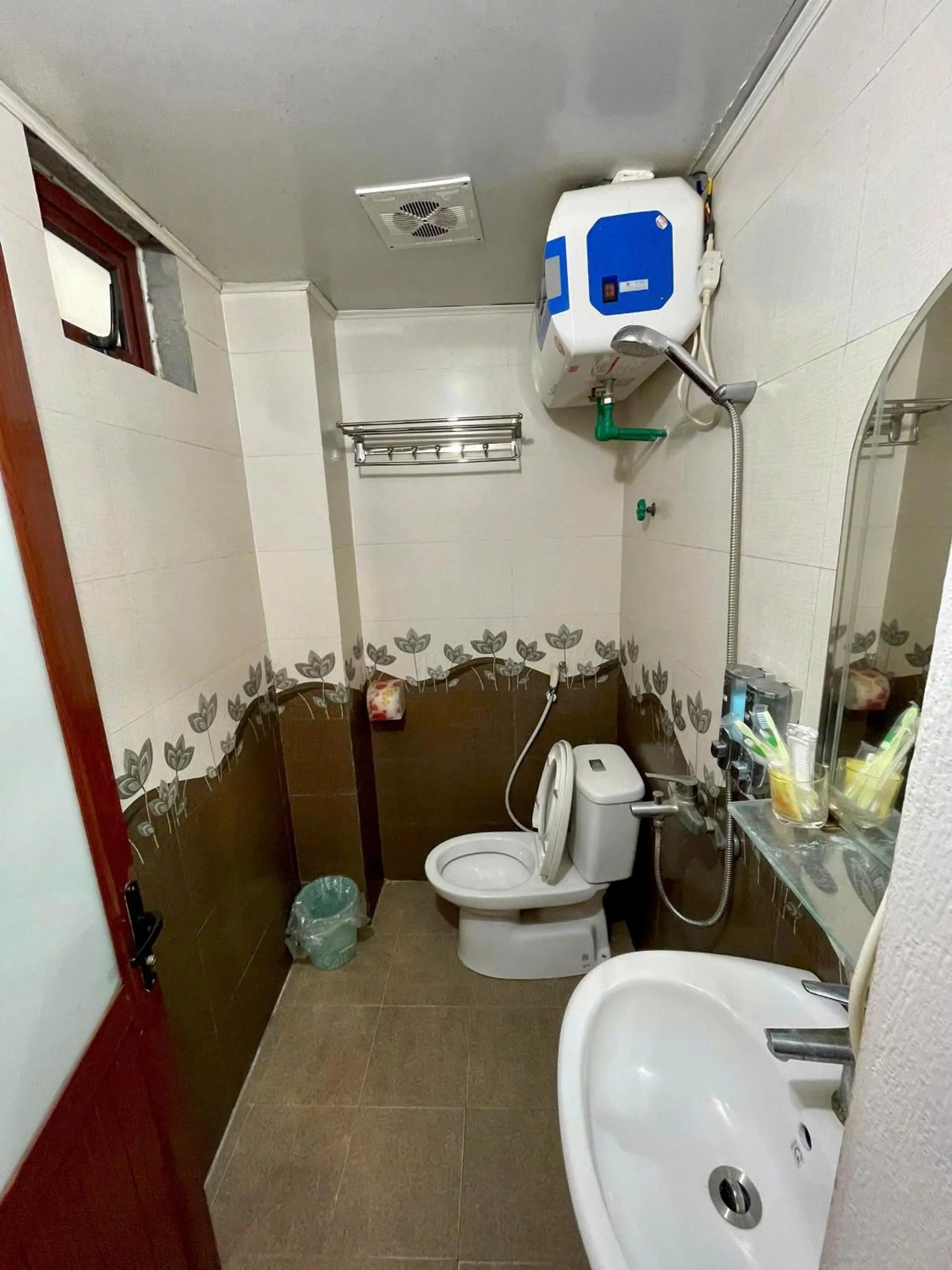 Shower in Flaco Hostel Sapa